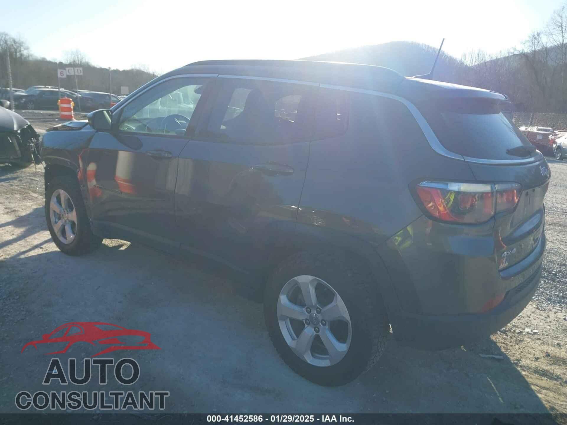 JEEP COMPASS 2018 - 3C4NJDBB8JT399060