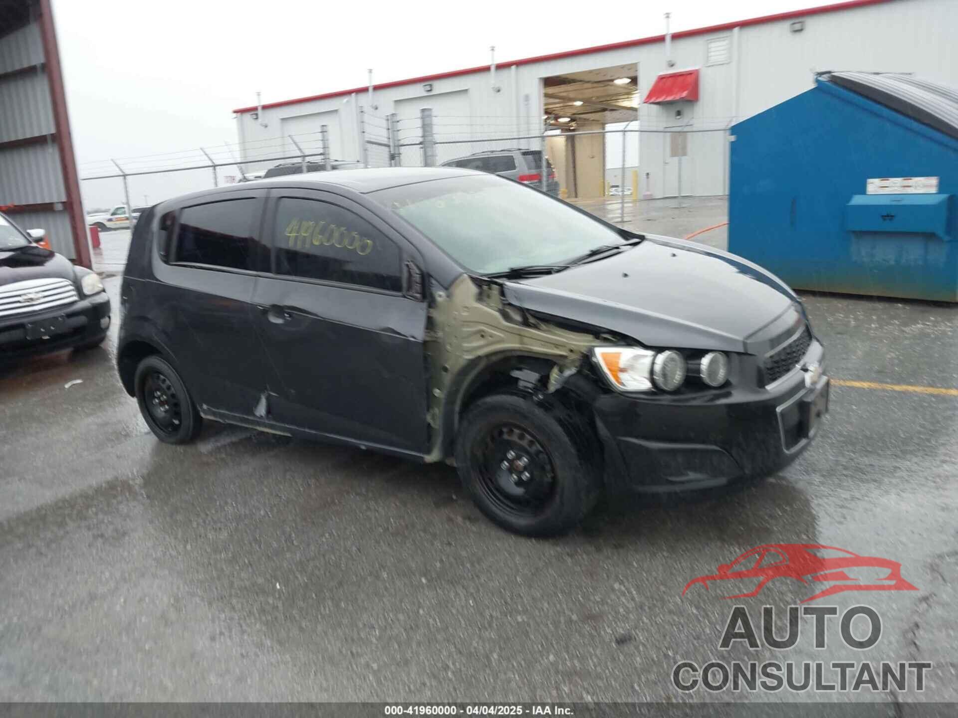 CHEVROLET SONIC 2013 - 1G1JB6SH3D4242096