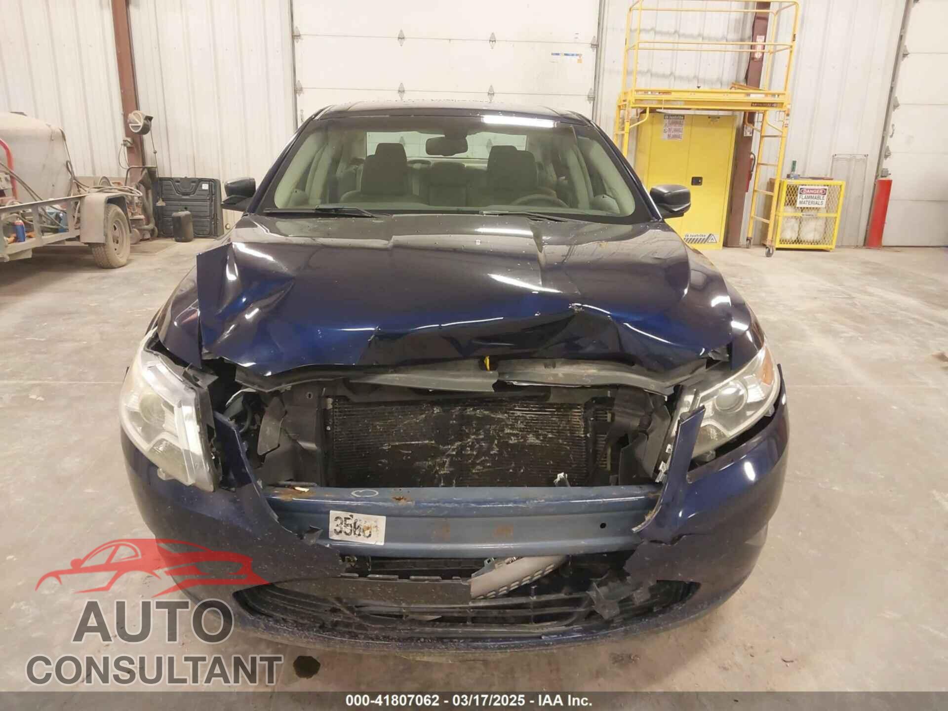 FORD TAURUS 2011 - 1FAHP2DW2BG182096