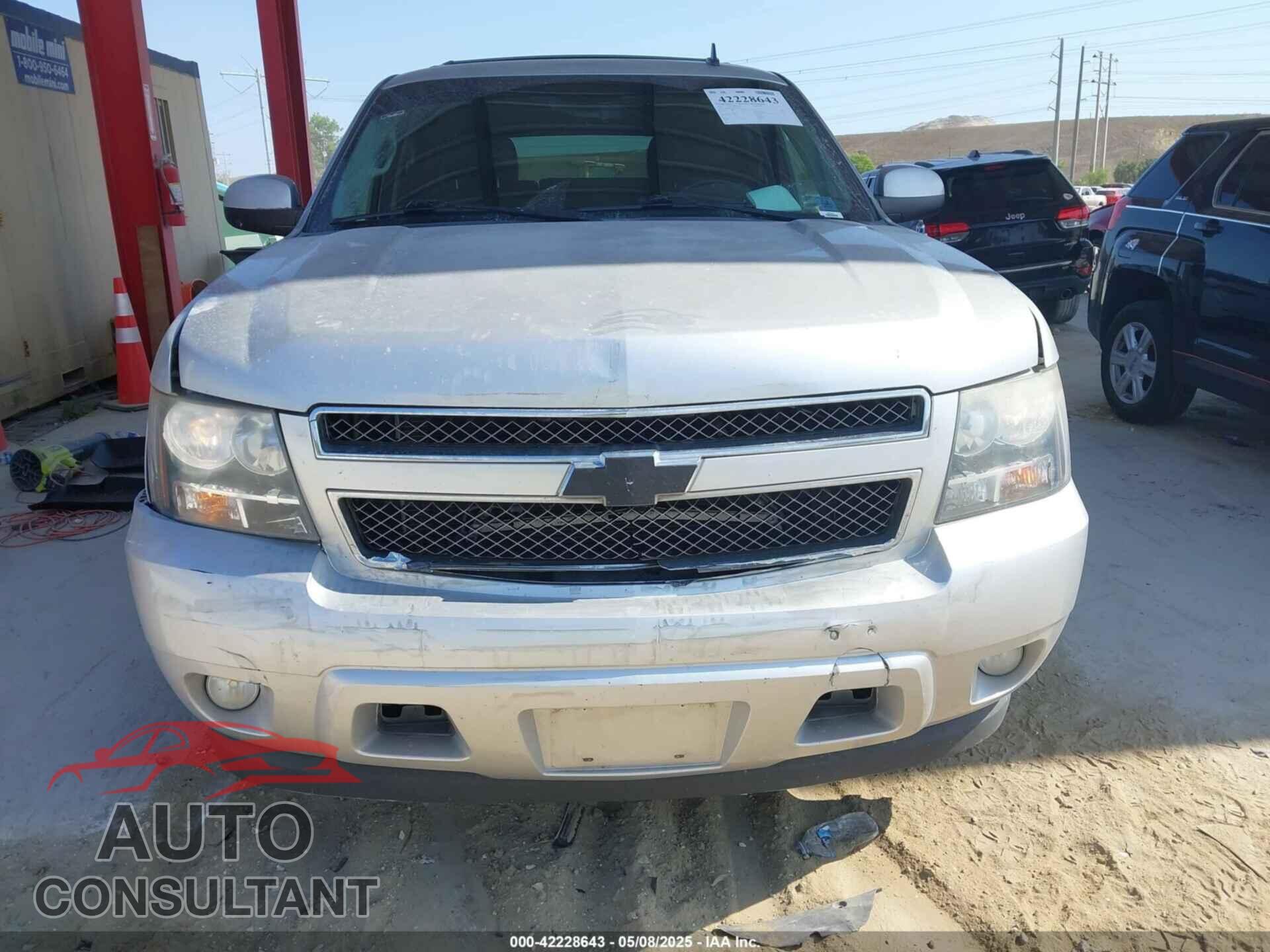 CHEVROLET TAHOE 2013 - 1GNSCBE04DR238222