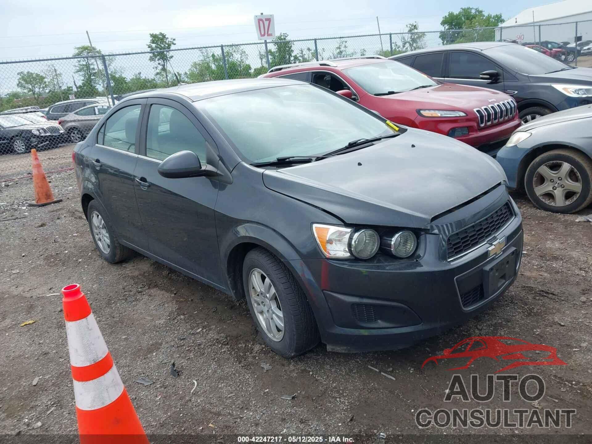 CHEVROLET SONIC 2014 - 1G1JC5SH8E4235864
