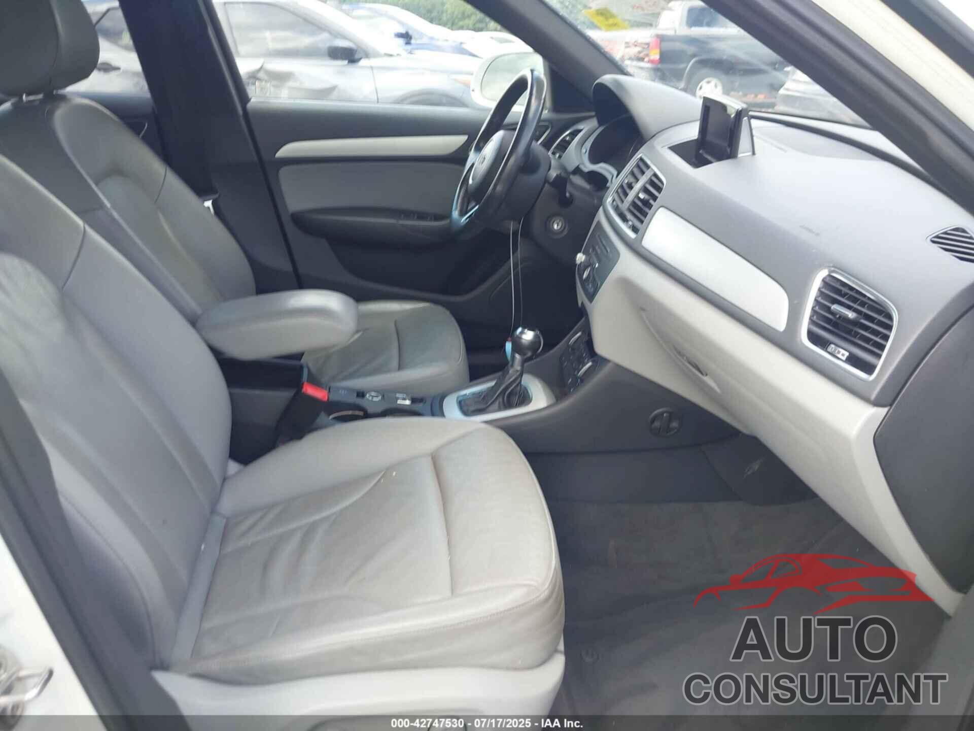 AUDI Q3 2018 - WA1BCCFS1JR012255