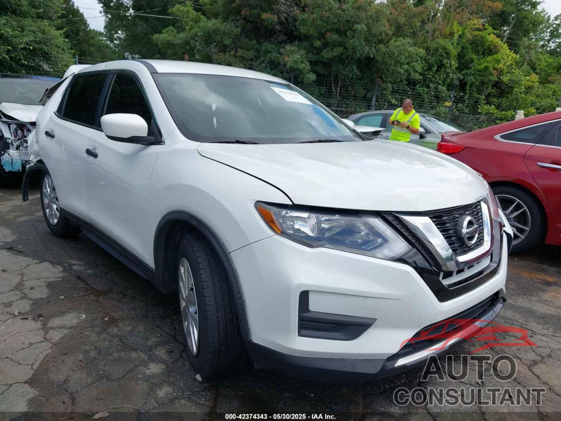 NISSAN ROGUE 2017 - KNMAT2MV1HP521762
