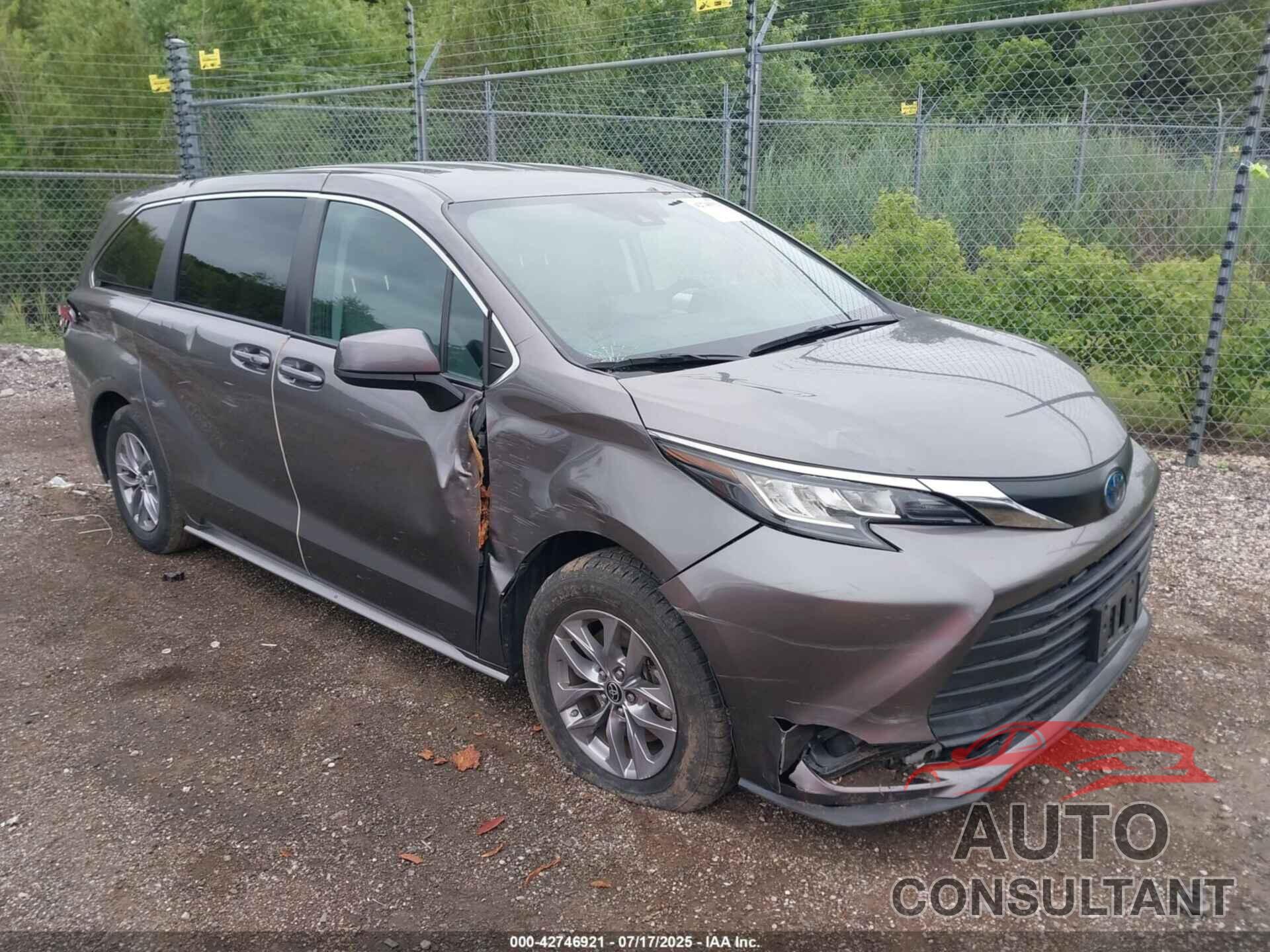 TOYOTA SIENNA 2022 - 5TDKRKEC6NS111167