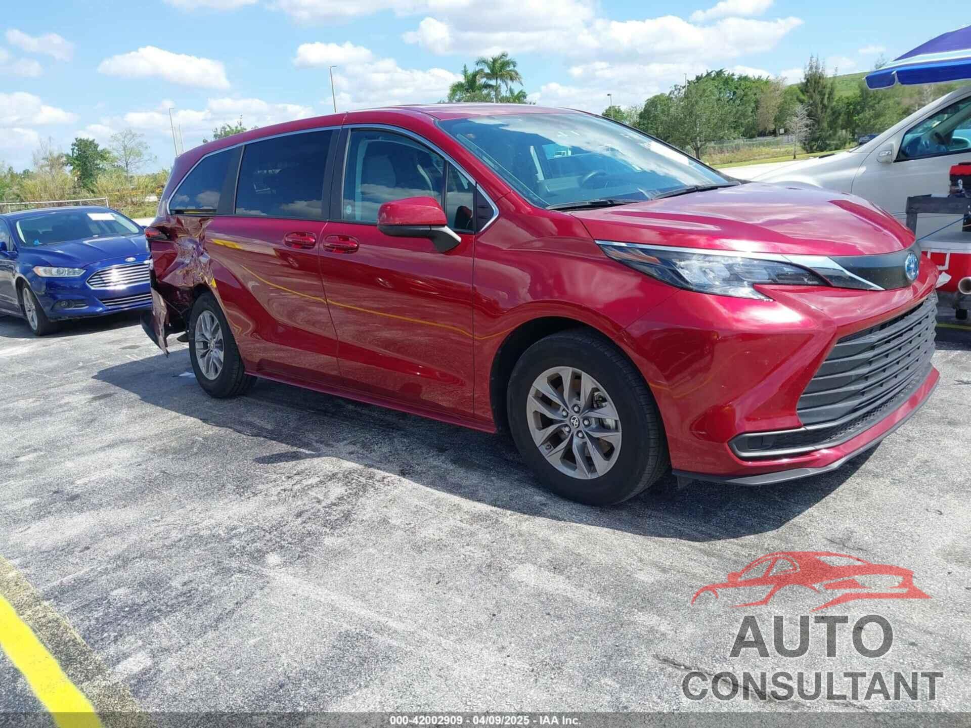 TOYOTA SIENNA 2024 - 5TDKRKEC4RS188352