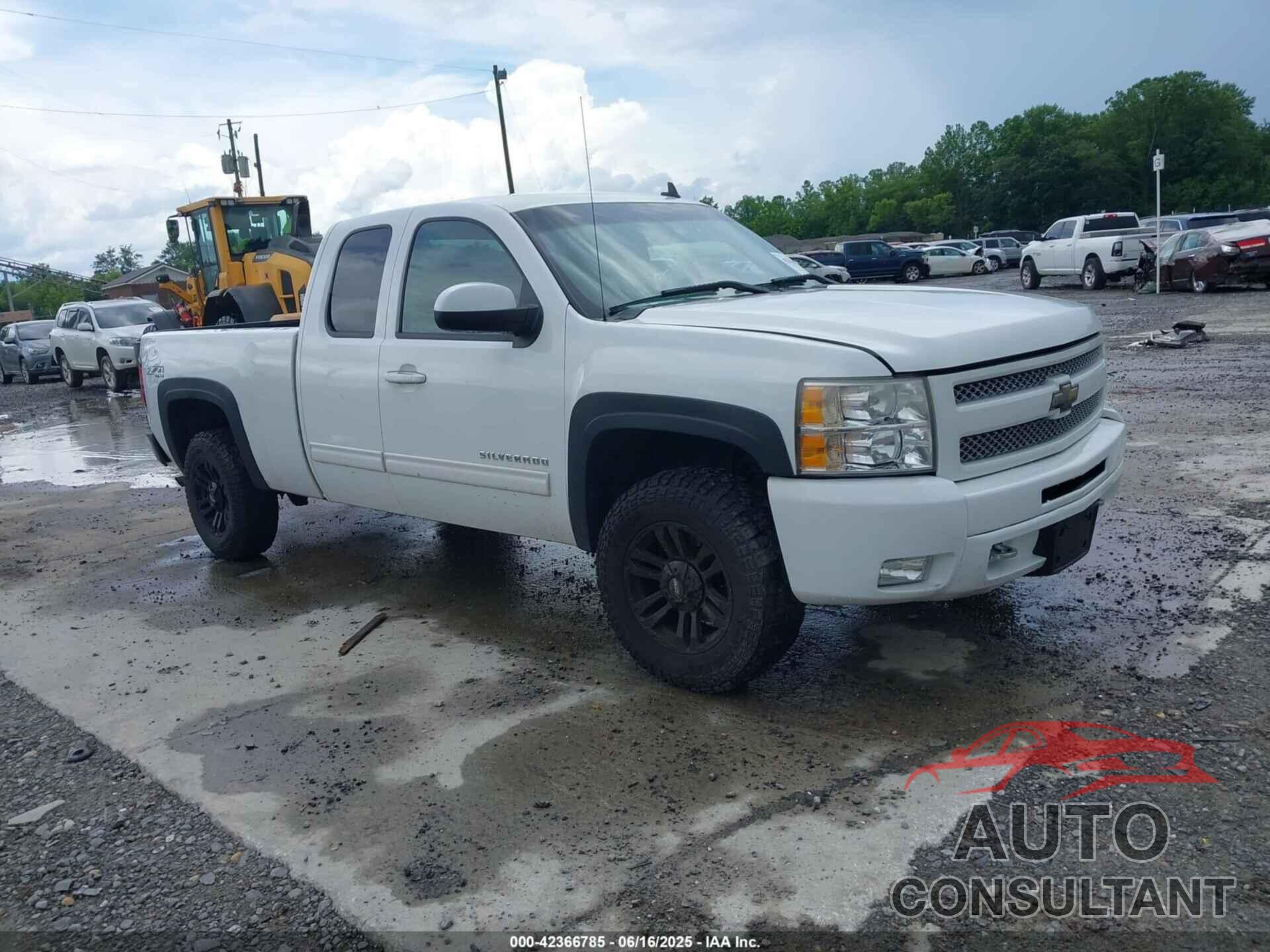 CHEVROLET SILVERADO 1500 2011 - 1GCRKSE32BZ208783