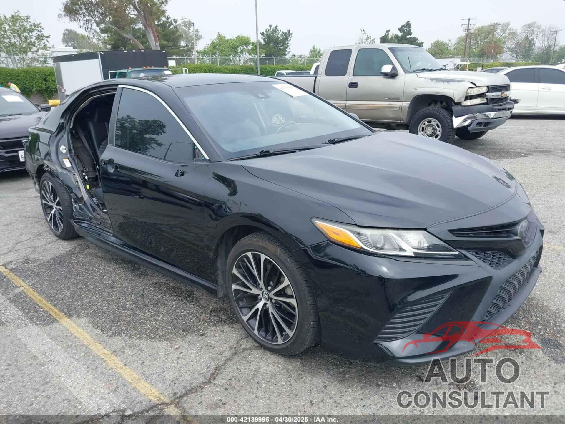 TOYOTA CAMRY 2018 - 4T1B11HK0JU660482