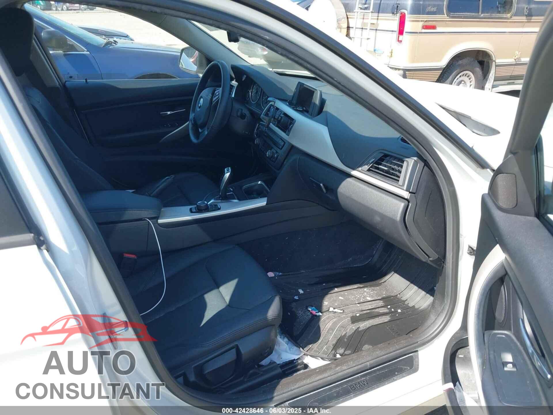 BMW 320I 2015 - WBA3C3G51FNT53668