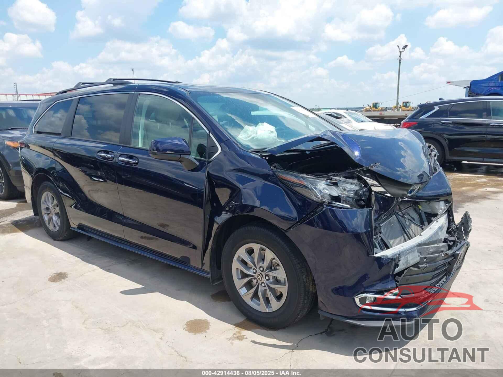 TOYOTA SIENNA 2022 - 5TDYRKEC5NS104396