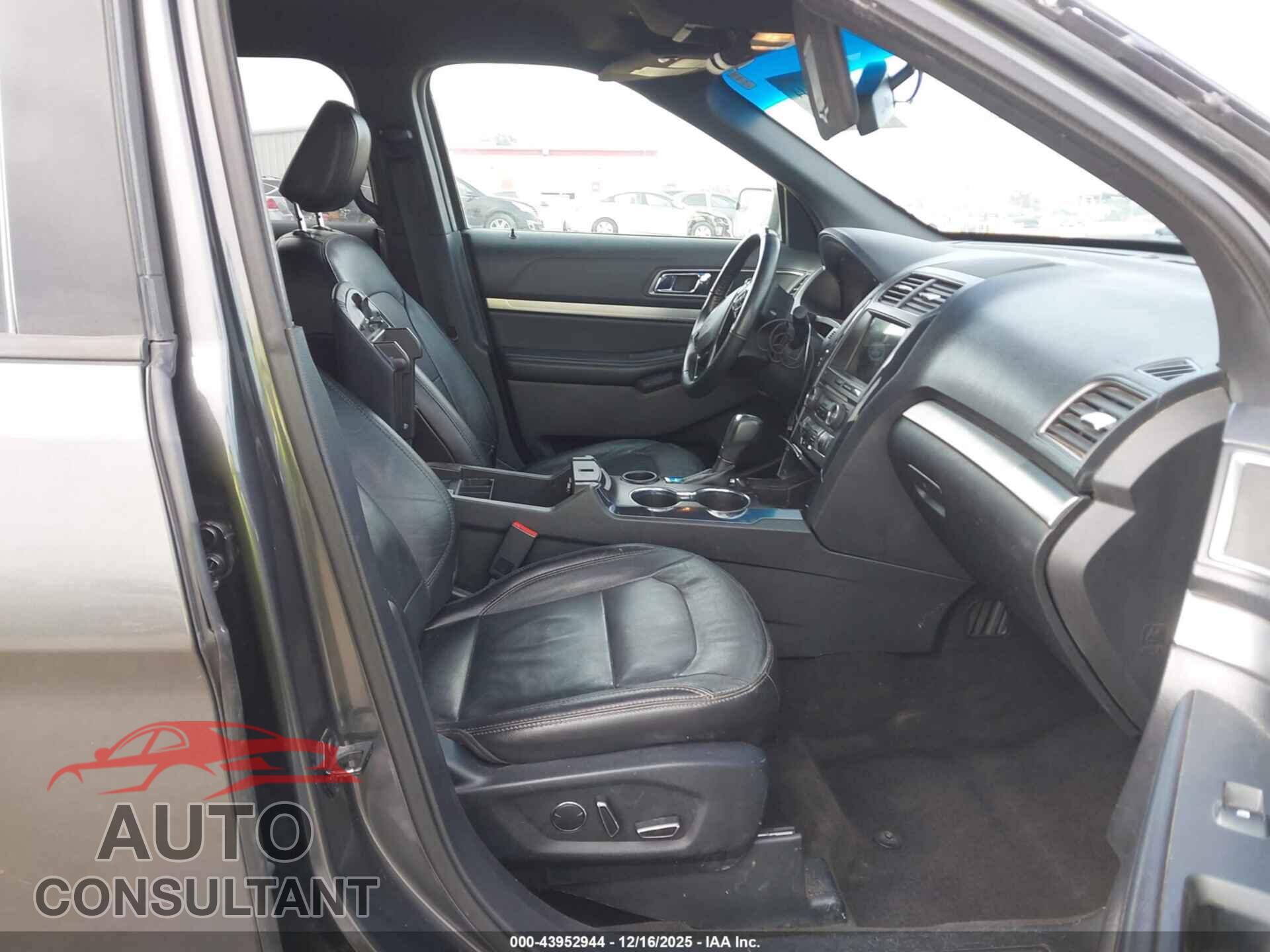 FORD EXPLORER 2018 - 1FM5K7D8XJGB57094