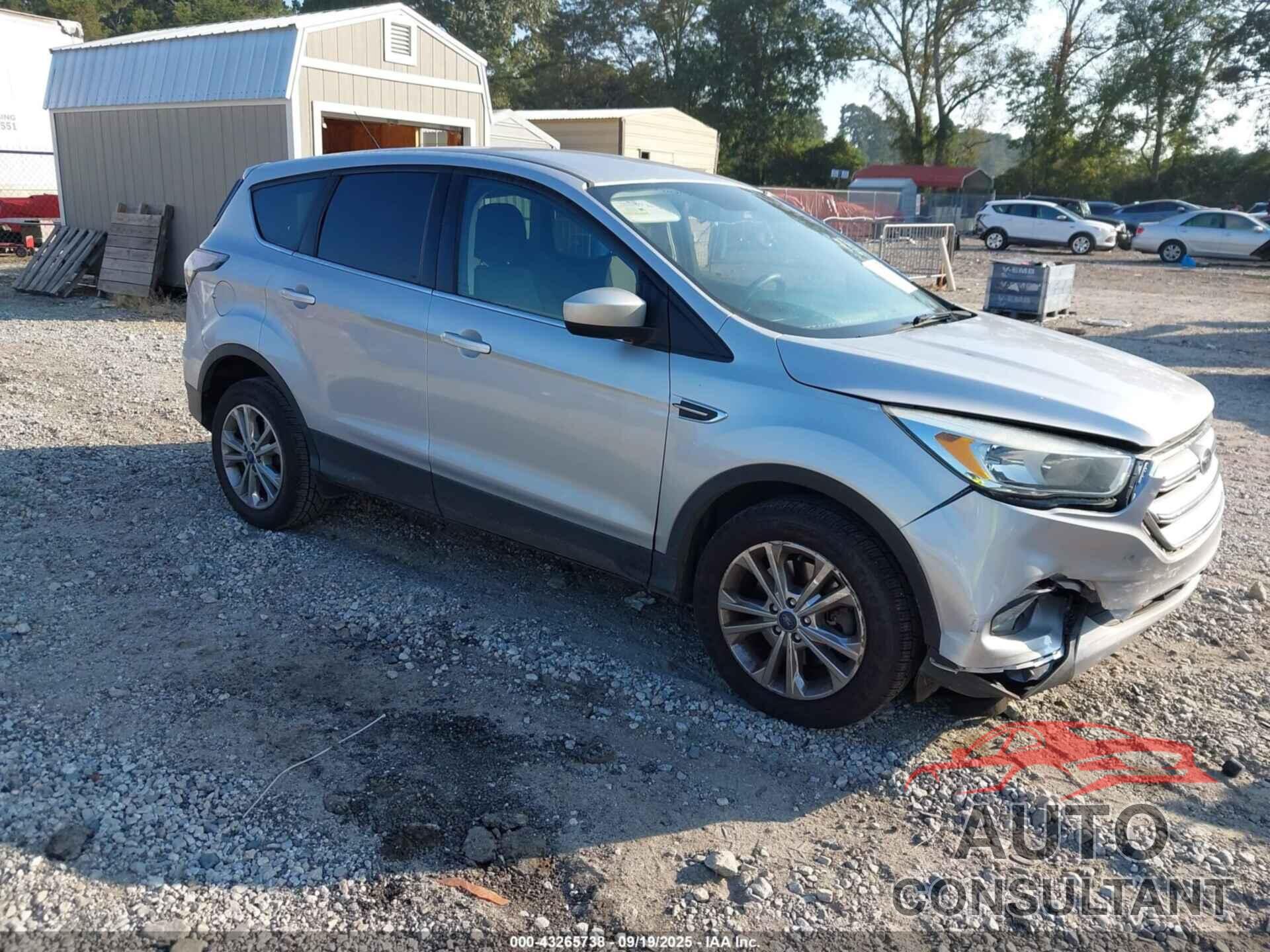 FORD ESCAPE 2017 - 1FMCU0G91HUA39248