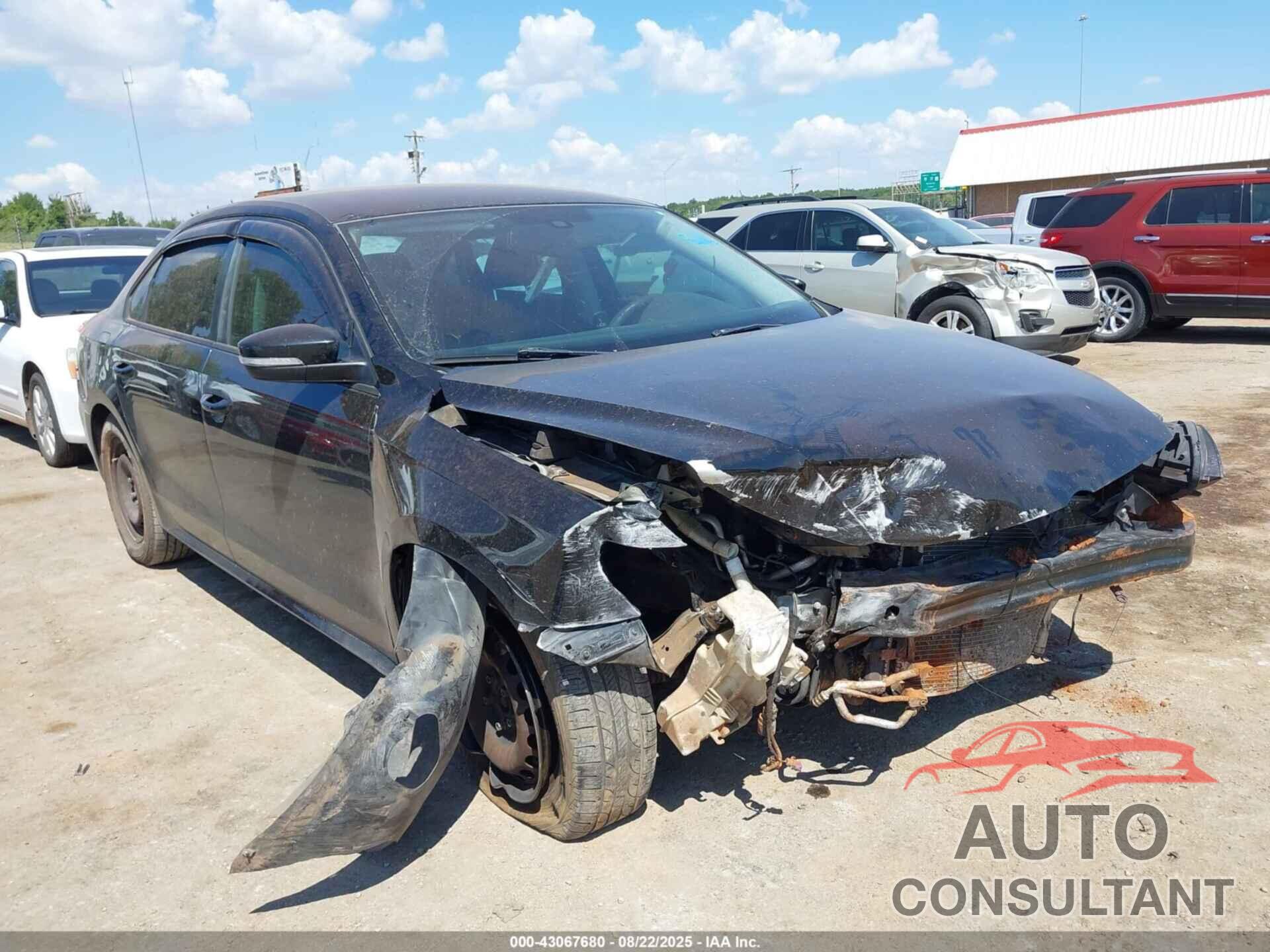 VOLKSWAGEN PASSAT 2014 - 1VWAP7A32EC025356