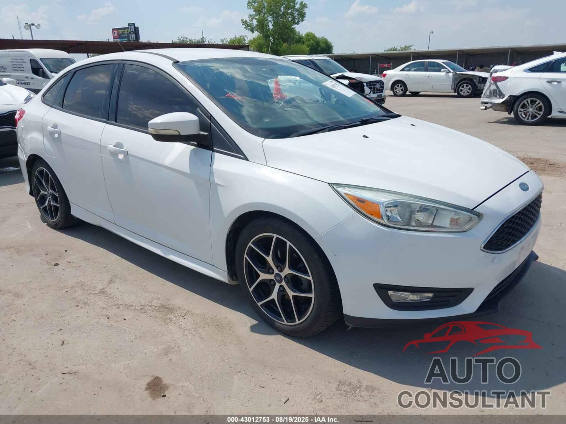 FORD FOCUS 2015 - 1FADP3F28FL260943