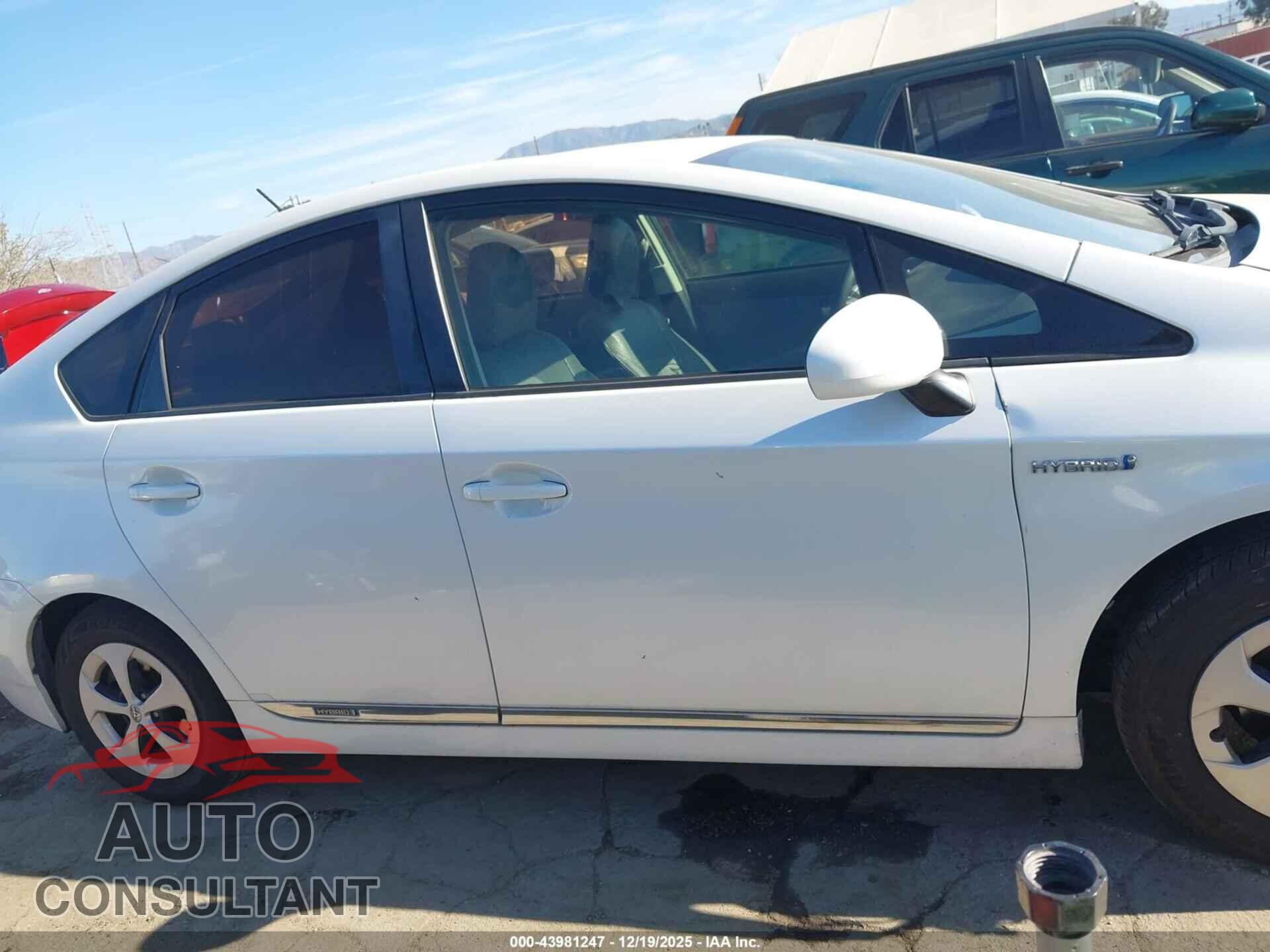 TOYOTA PRIUS 2015 - JTDKN3DU8F1982985