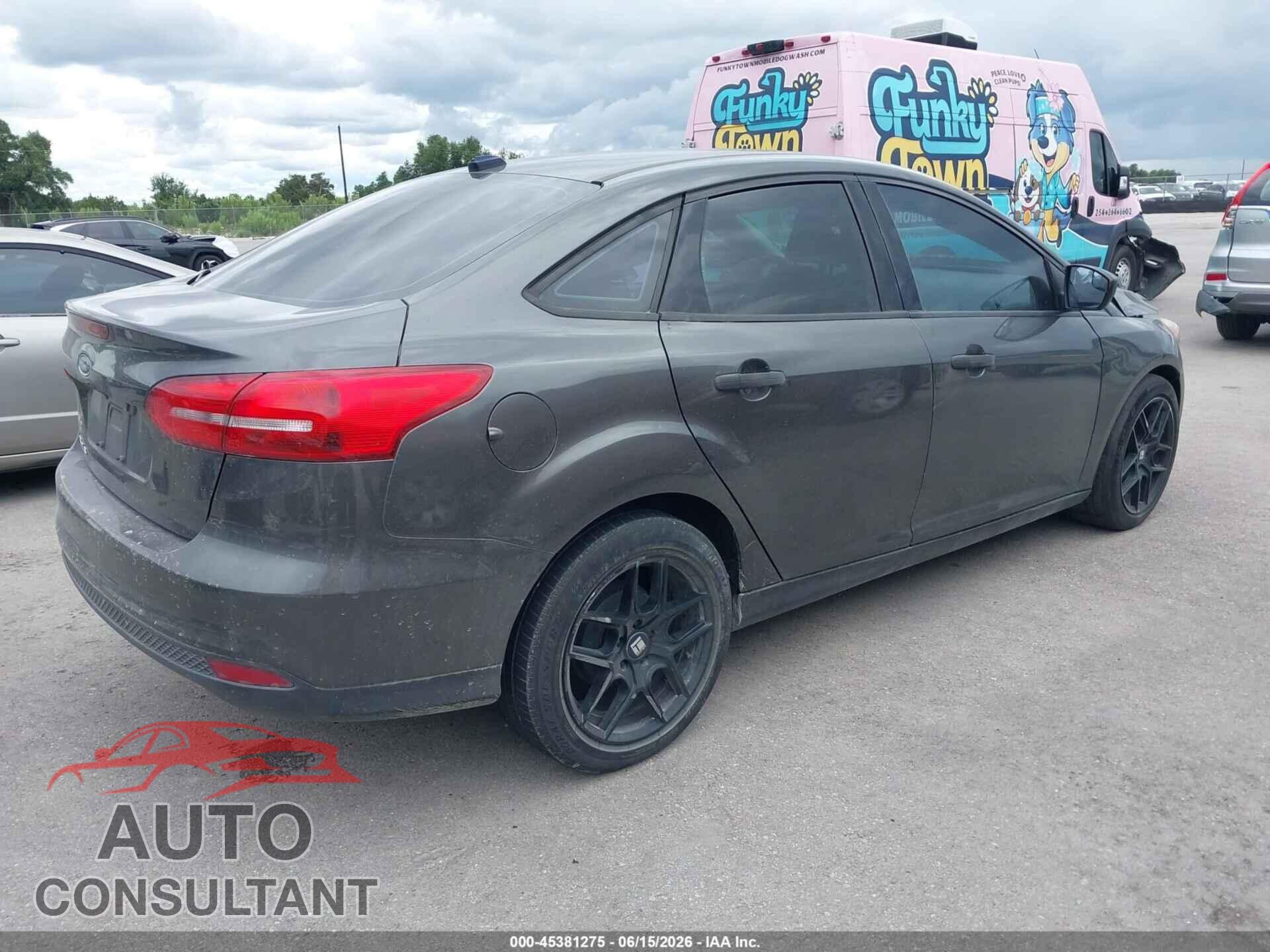 FORD FOCUS 2017 - 1FADP3E23HL318641