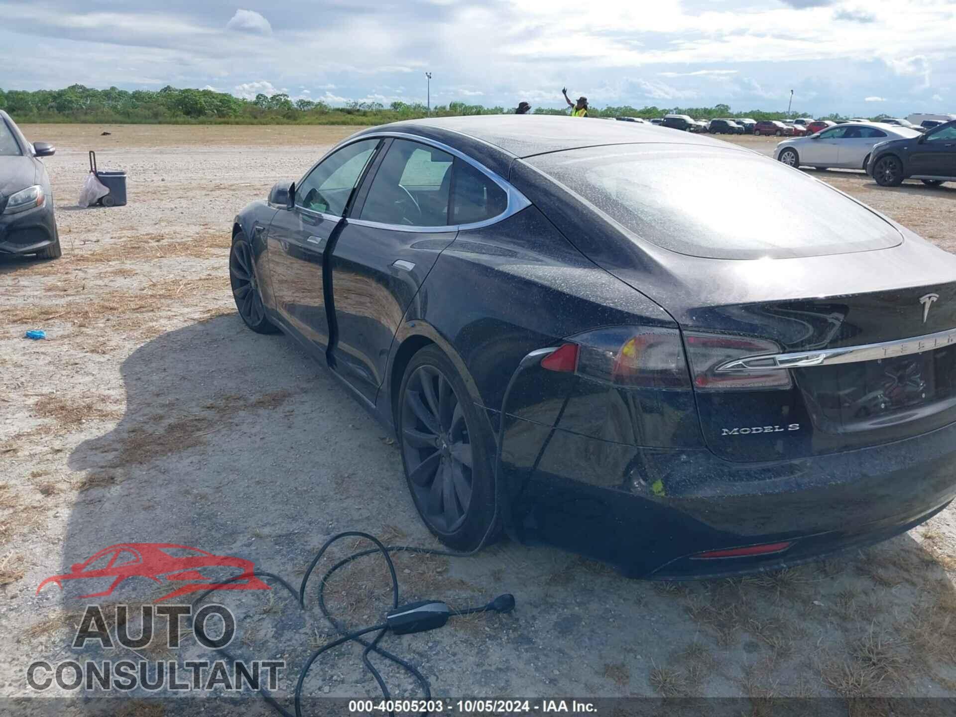 TESLA MODEL S 2017 - 5YJSA1E10HF202931