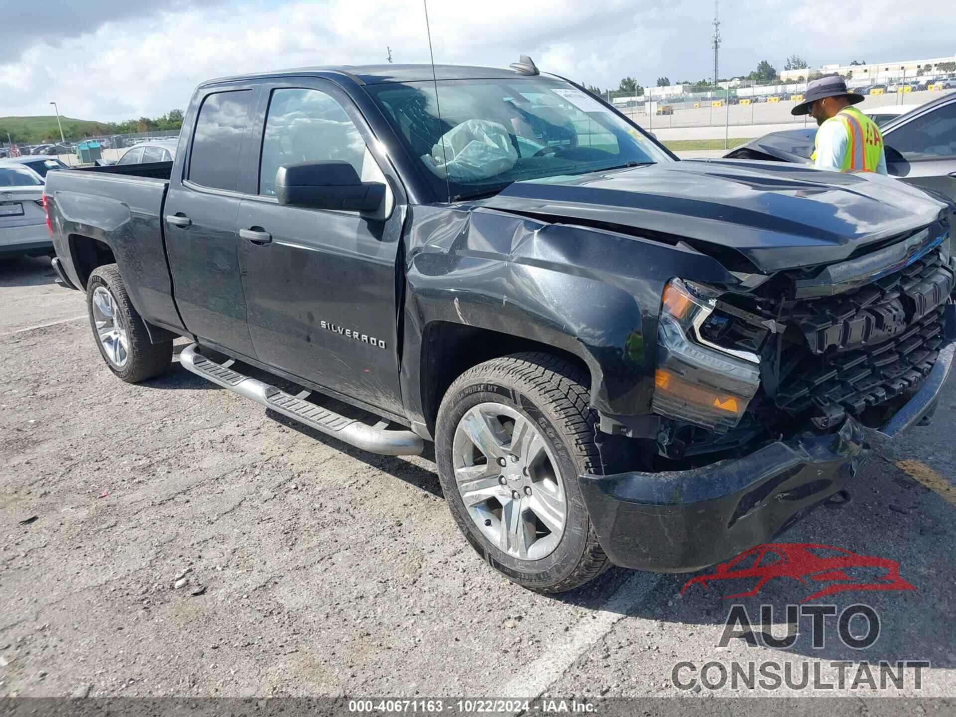 CHEVROLET SILVERADO 1500 2018 - 1GCRCPEC4JZ197875