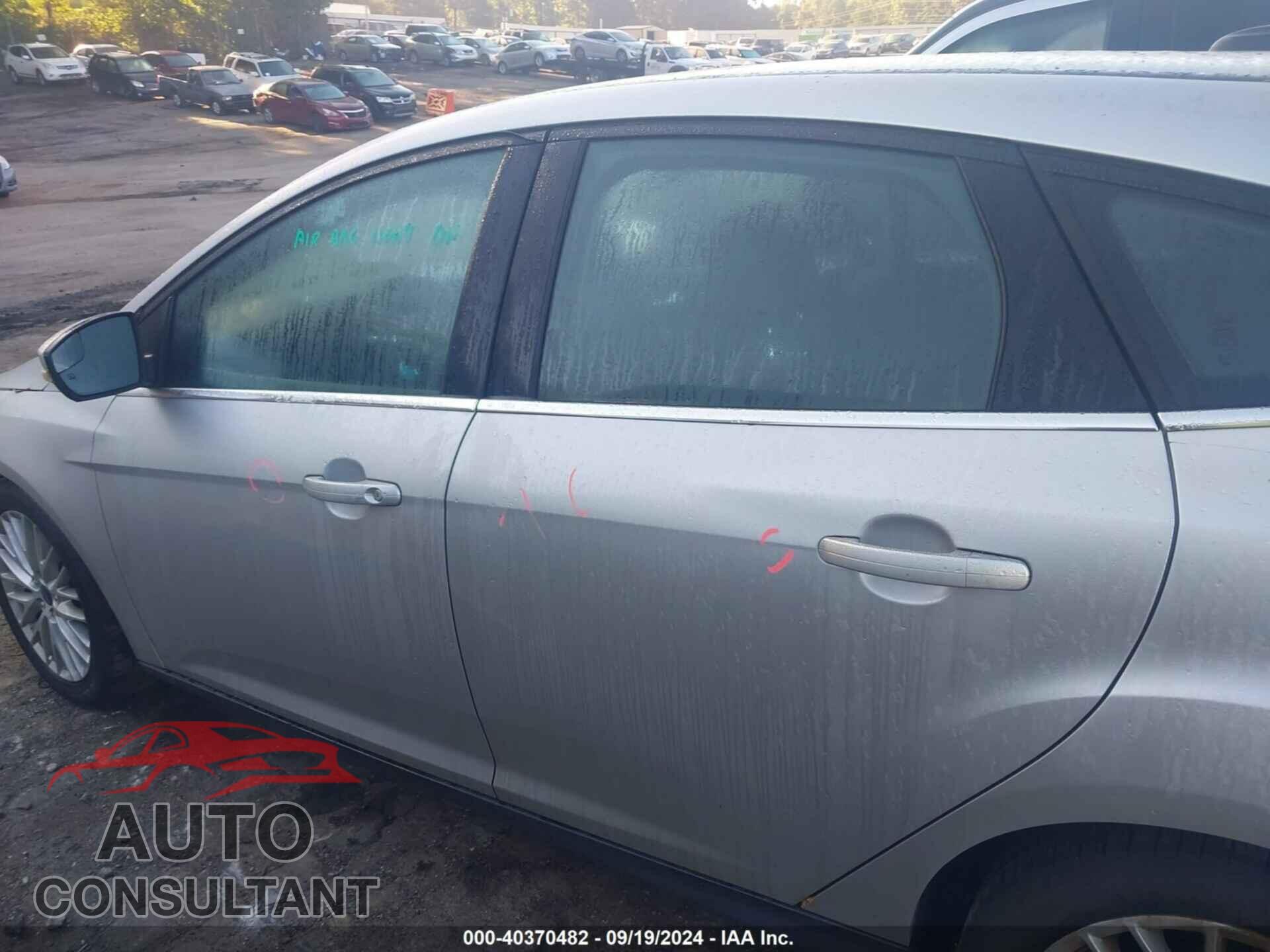 FORD FOCUS 2012 - 1FAHP3M28CL332630