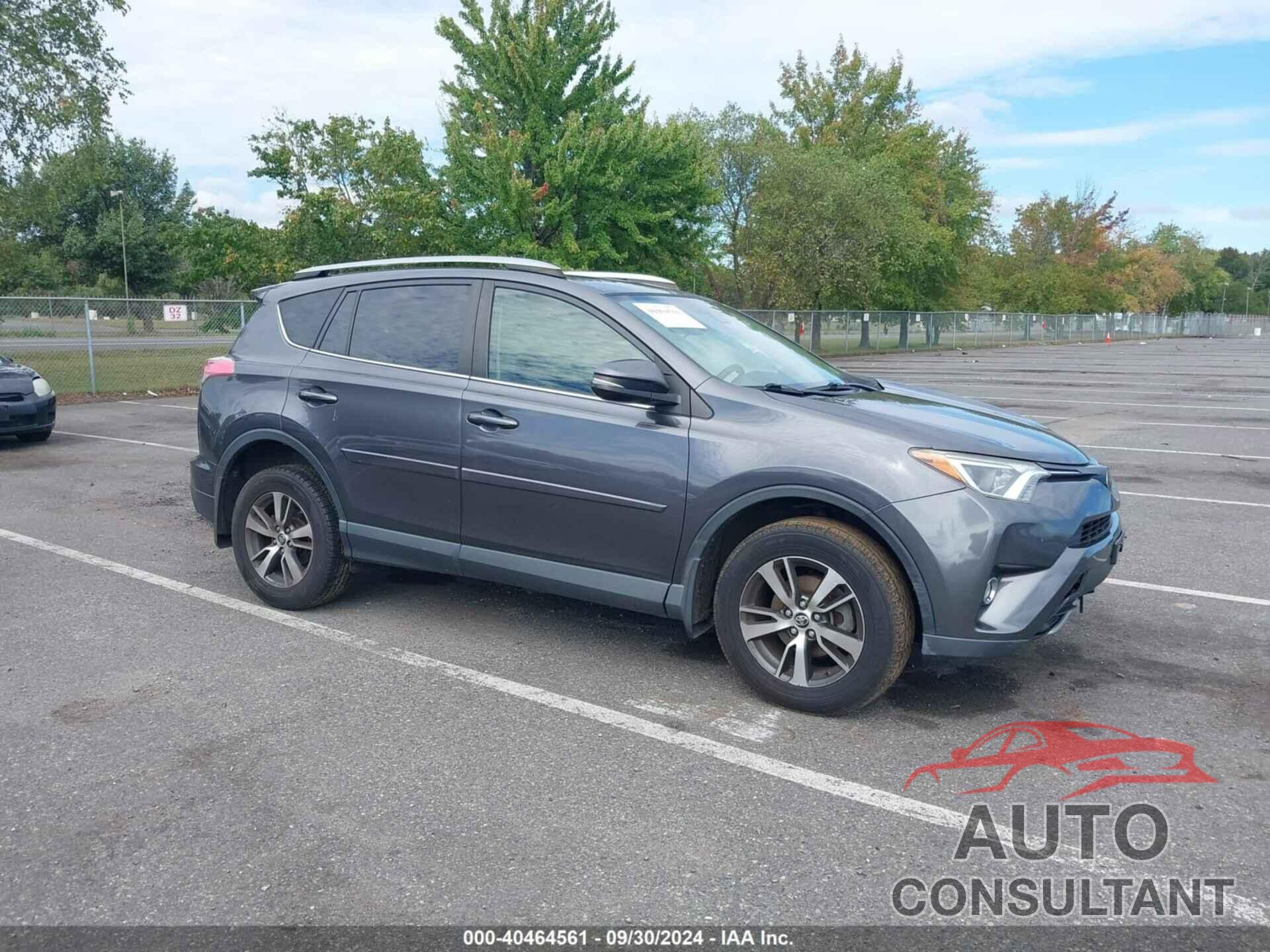 TOYOTA RAV4 2018 - JTMRFREV6JJ243497