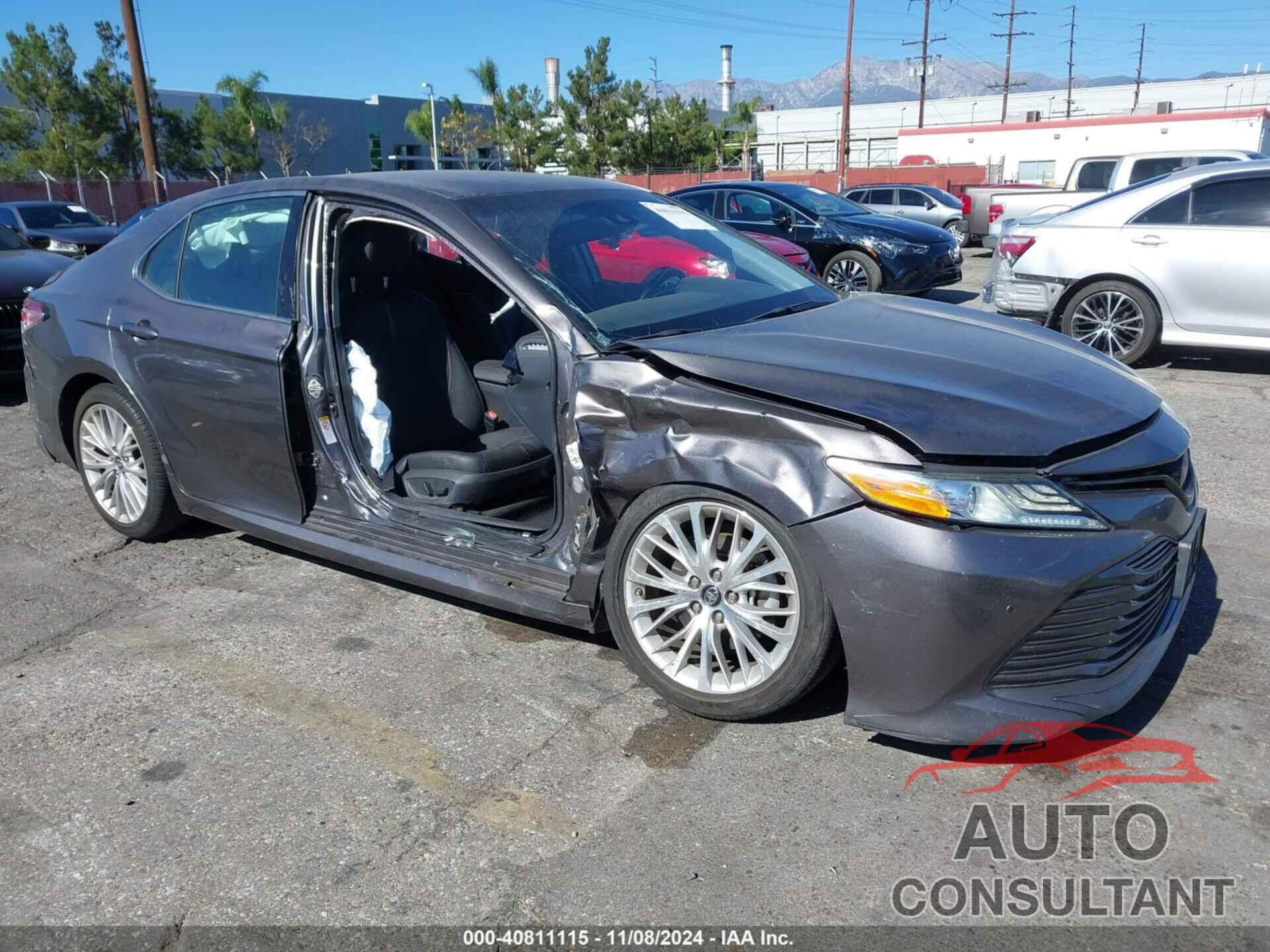 TOYOTA CAMRY 2018 - 4T1B11HK0JU046631