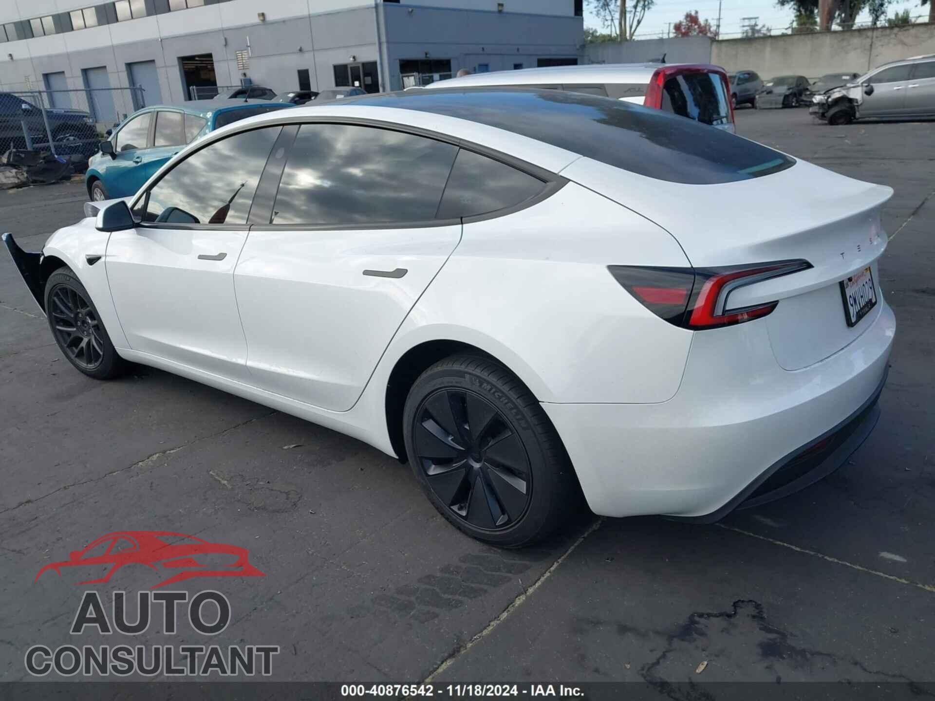 TESLA MODEL 3 2024 - 5YJ3E1EA5RF782381
