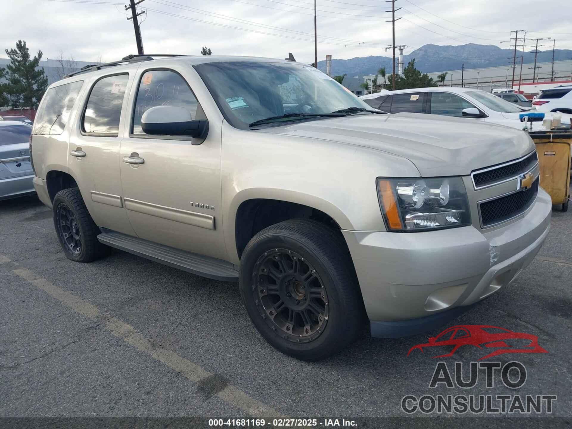 CHEVROLET TAHOE 2013 - 1GNSCBE06DR144648