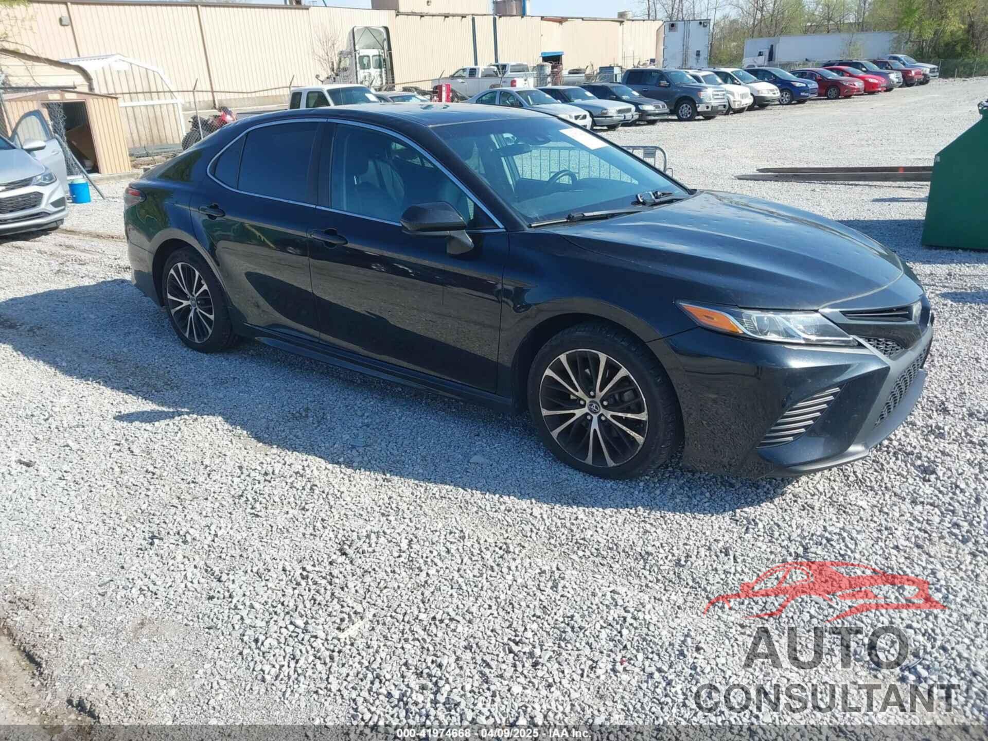 TOYOTA CAMRY 2018 - 4T1B11HK0JU046516