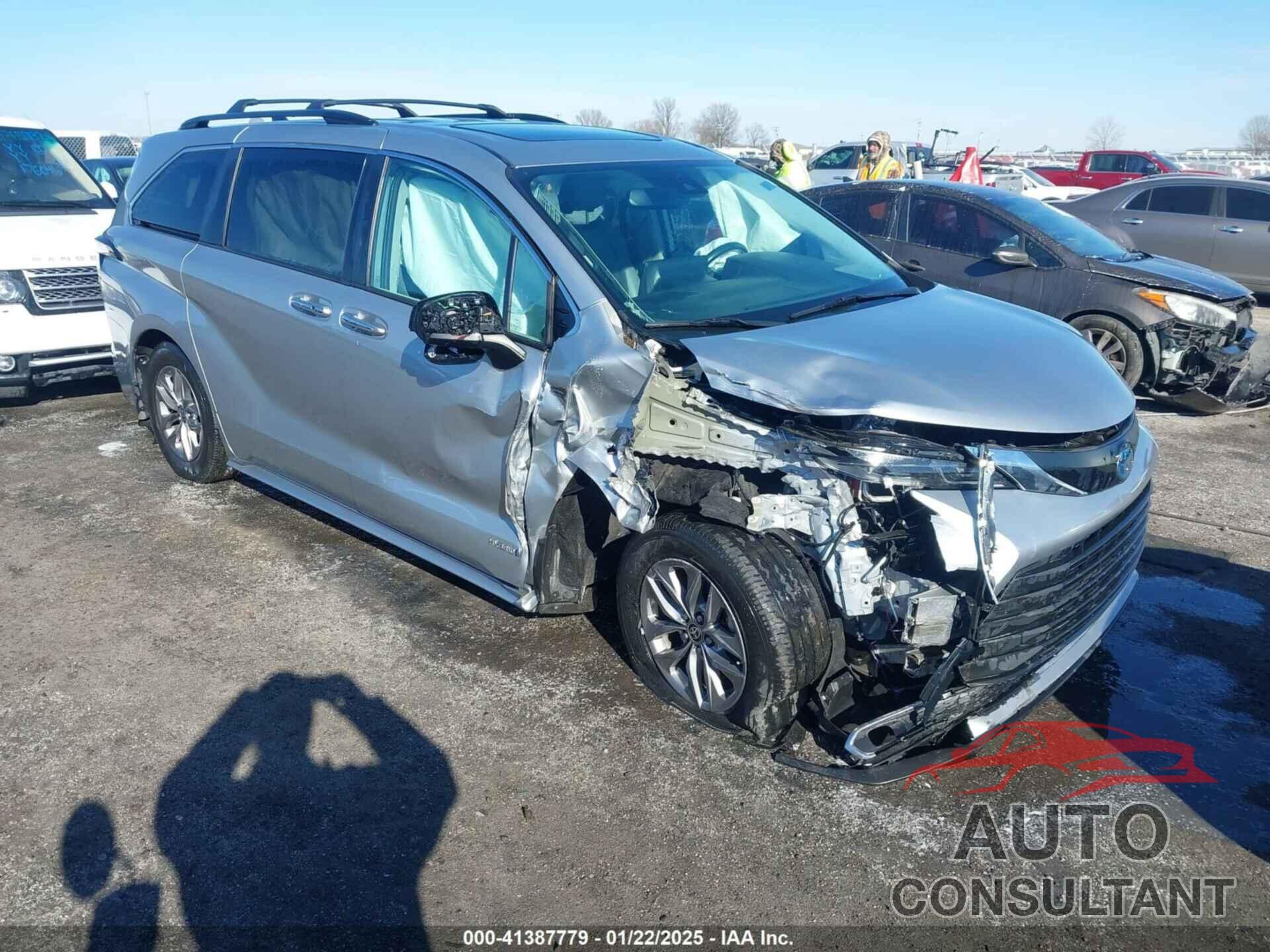 TOYOTA SIENNA 2021 - 5TDYRKEC7MS032339