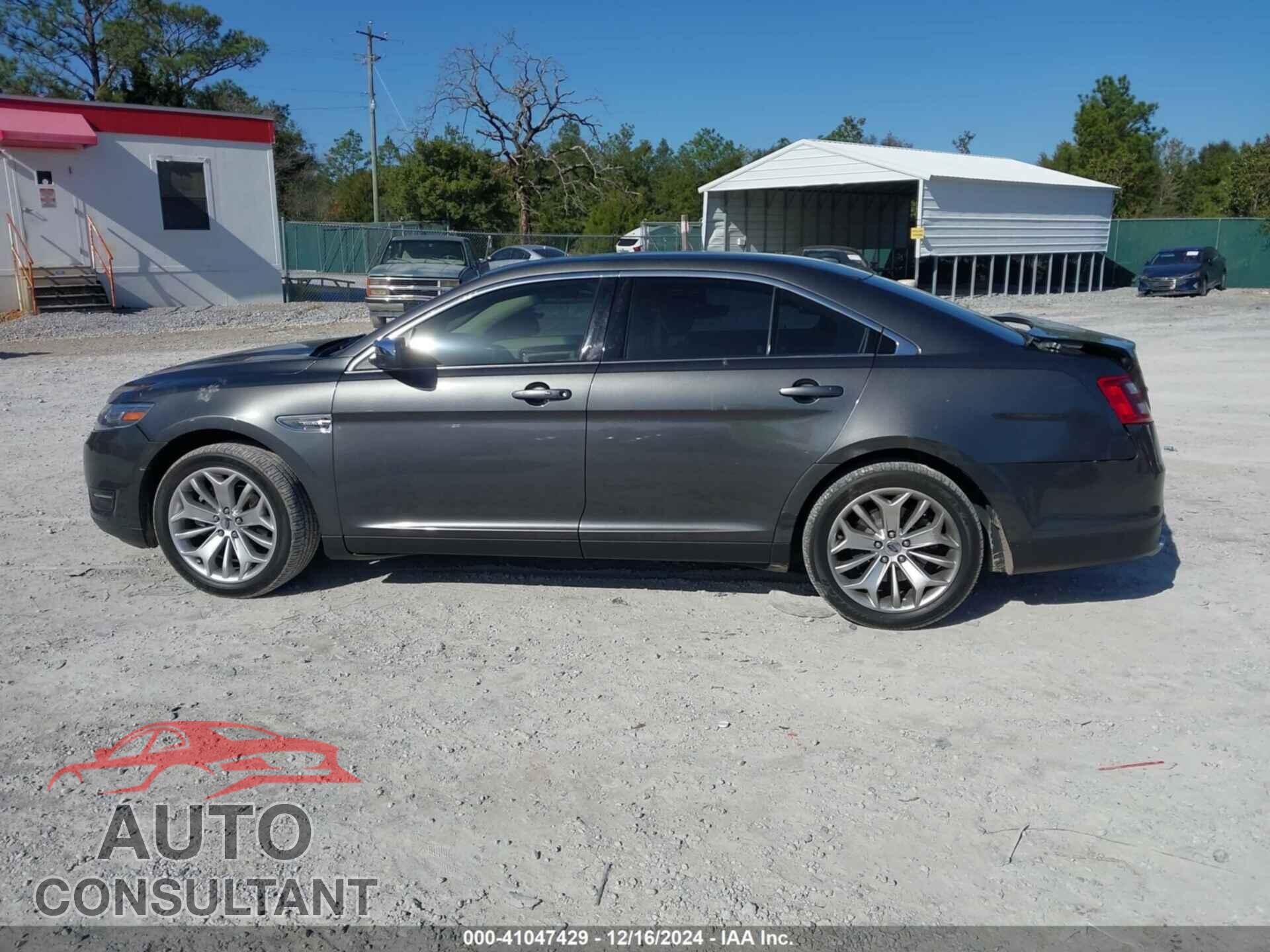 FORD TAURUS 2018 - 1FAHP2F85JG124111