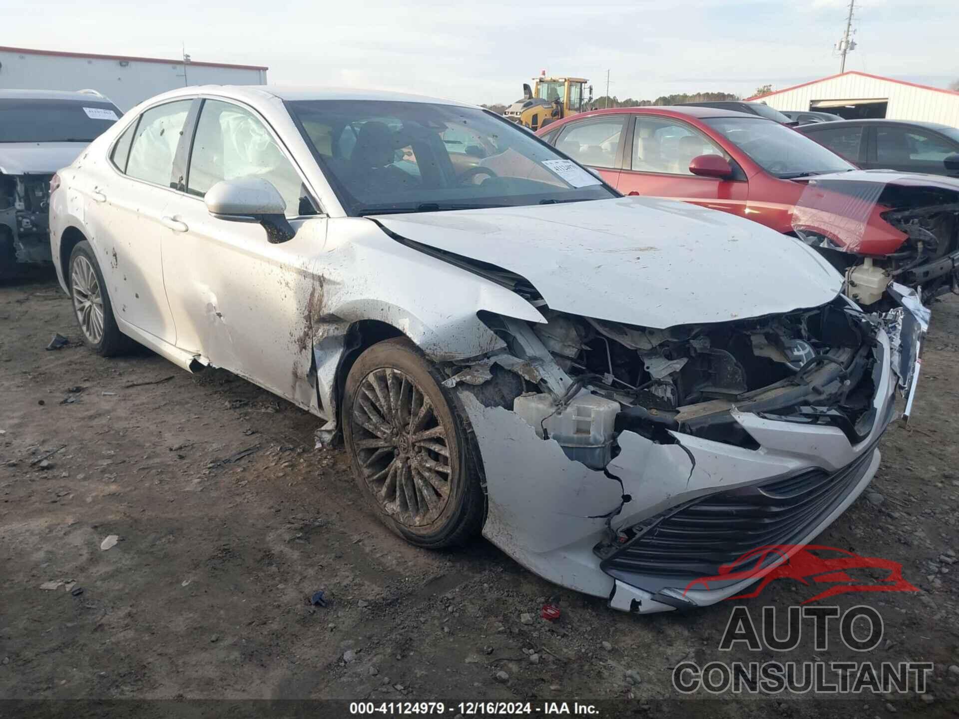 TOYOTA CAMRY 2018 - 4T1B11HK4JU040136