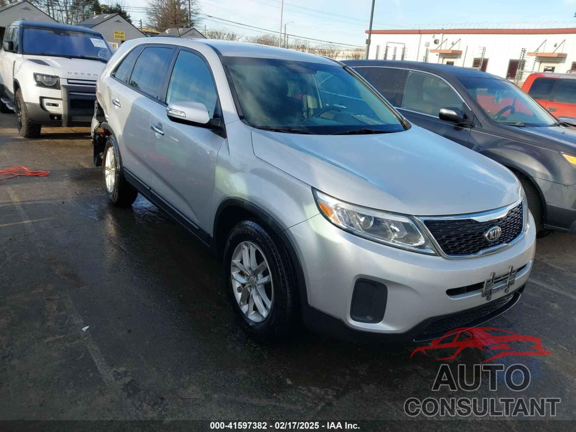 KIA SORENTO 2015 - 5XYKT3A65FG596147