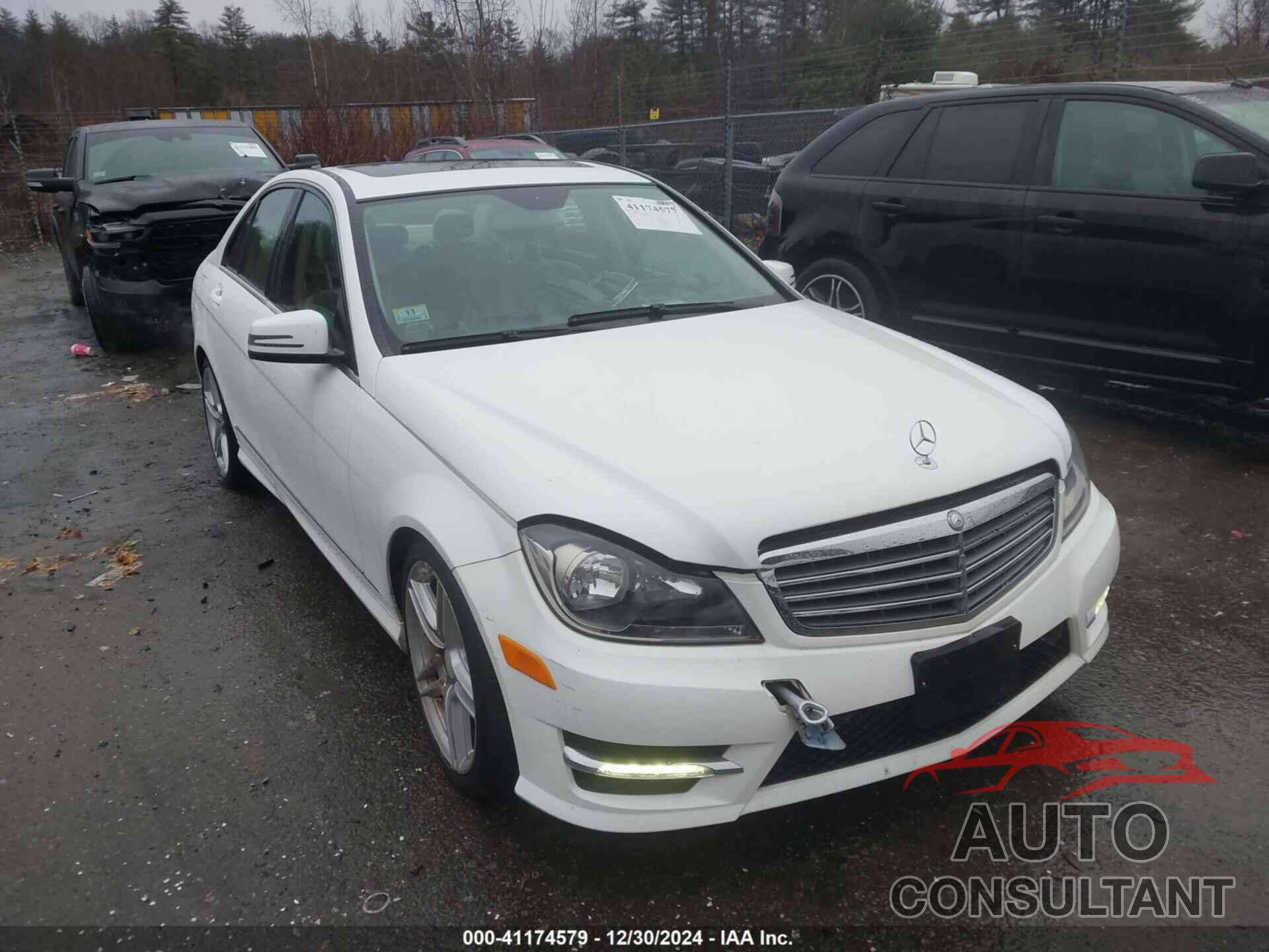 MERCEDES-BENZ C 300 2013 - WDDGF8AB2DR271757