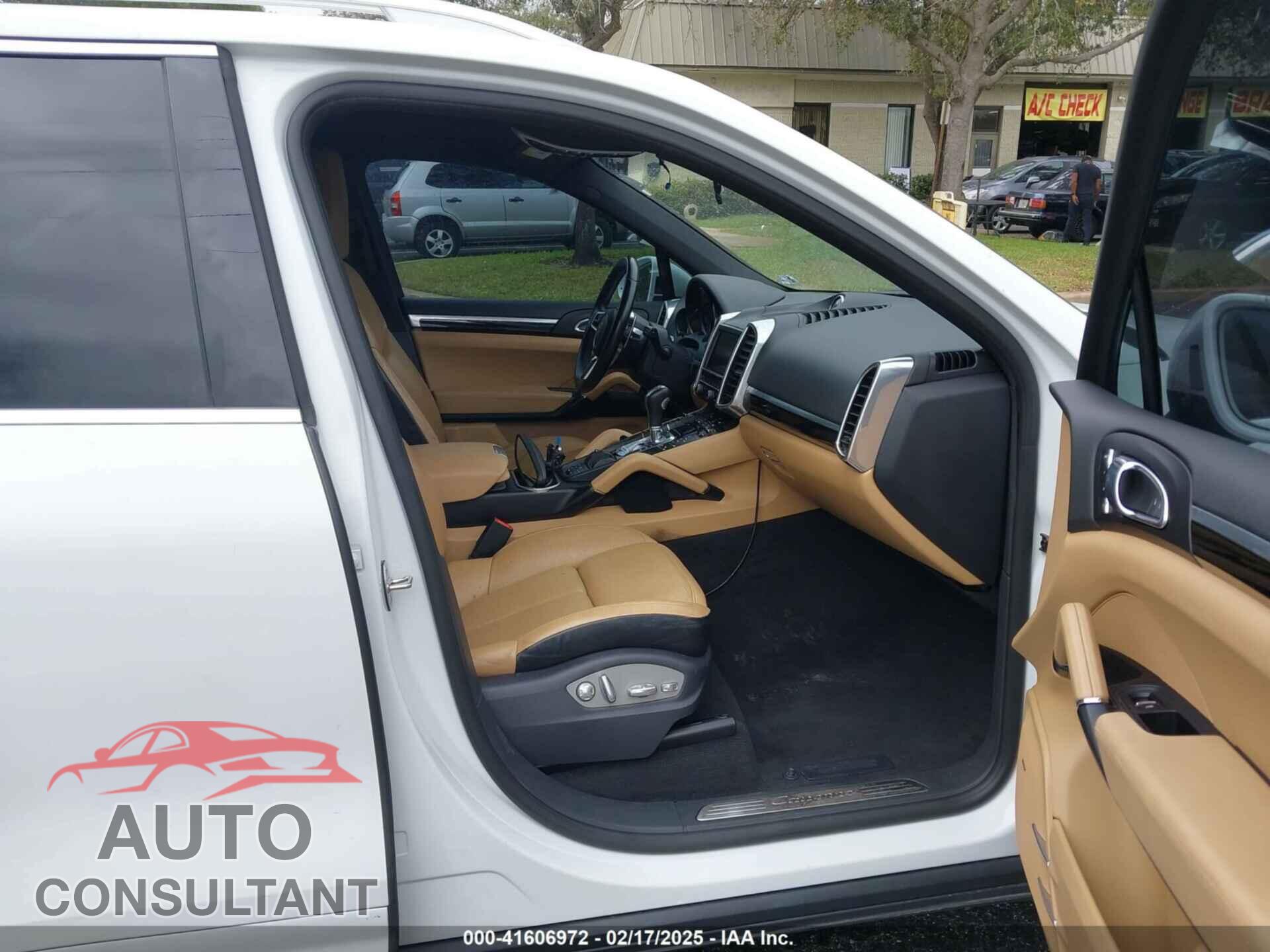 PORSCHE CAYENNE 2016 - WP1AA2A21GLA00402
