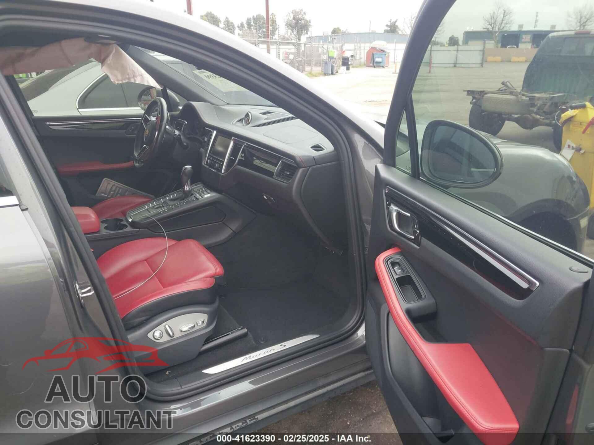 PORSCHE MACAN 2015 - WP1AB2A52FLB68751