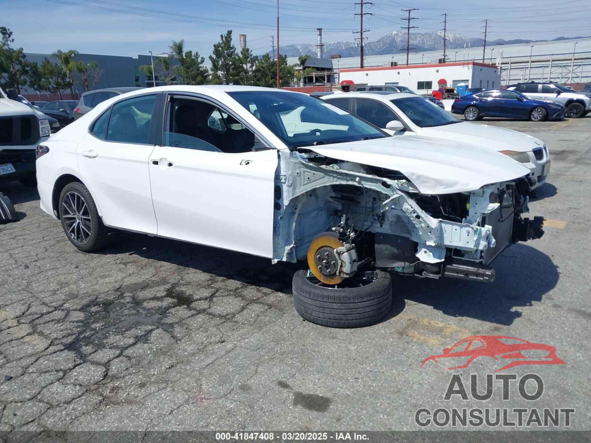 TOYOTA CAMRY 2021 - 4T1G11AK8MU553894