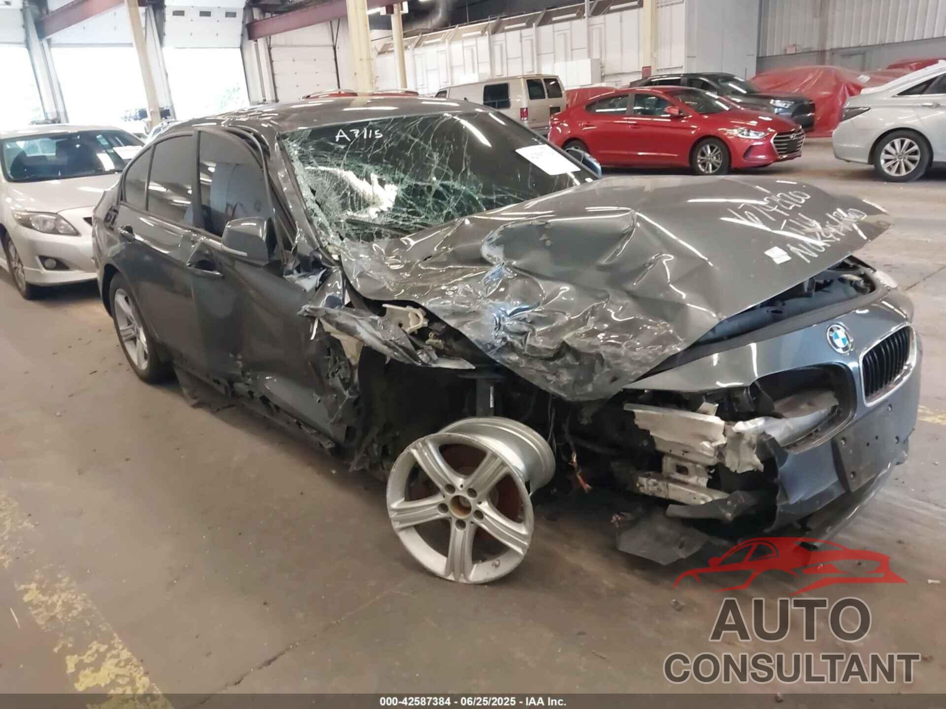BMW 320I 2013 - WBA3C3C5XDF981998