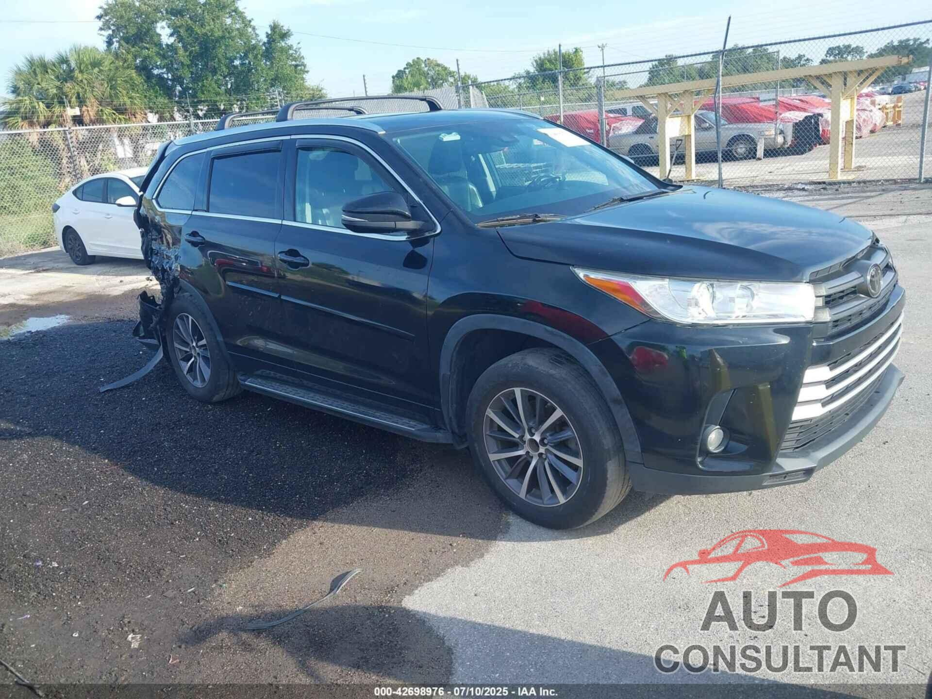 TOYOTA HIGHLANDER 2018 - 5TDJZRFH2JS817142