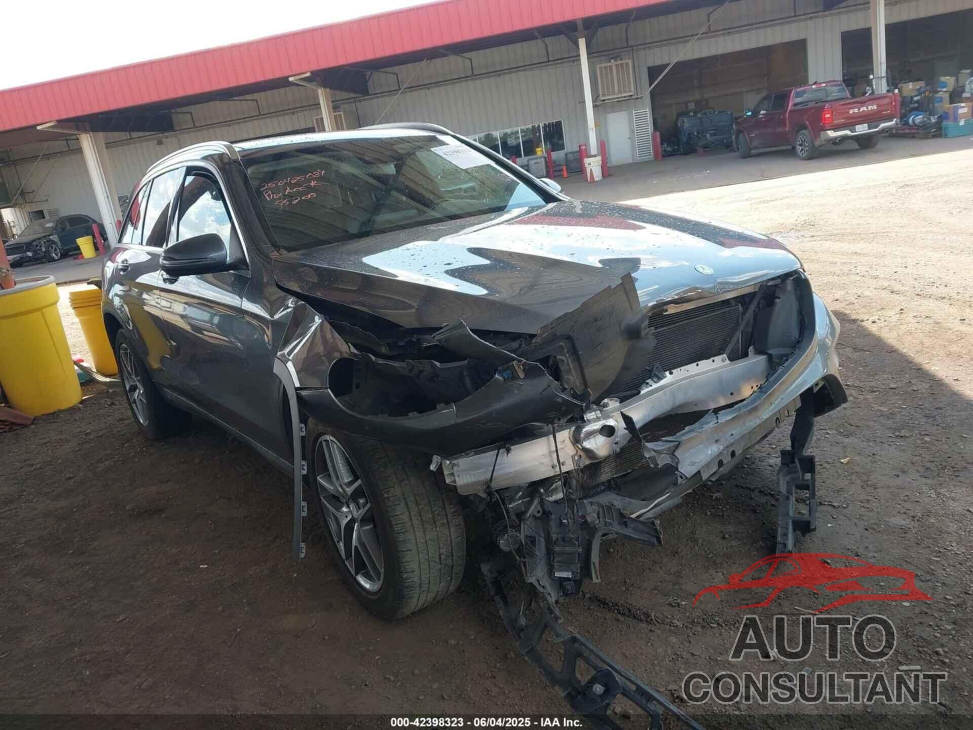 MERCEDES-BENZ GLC 300 2016 - WDC0G4JB0GF088228