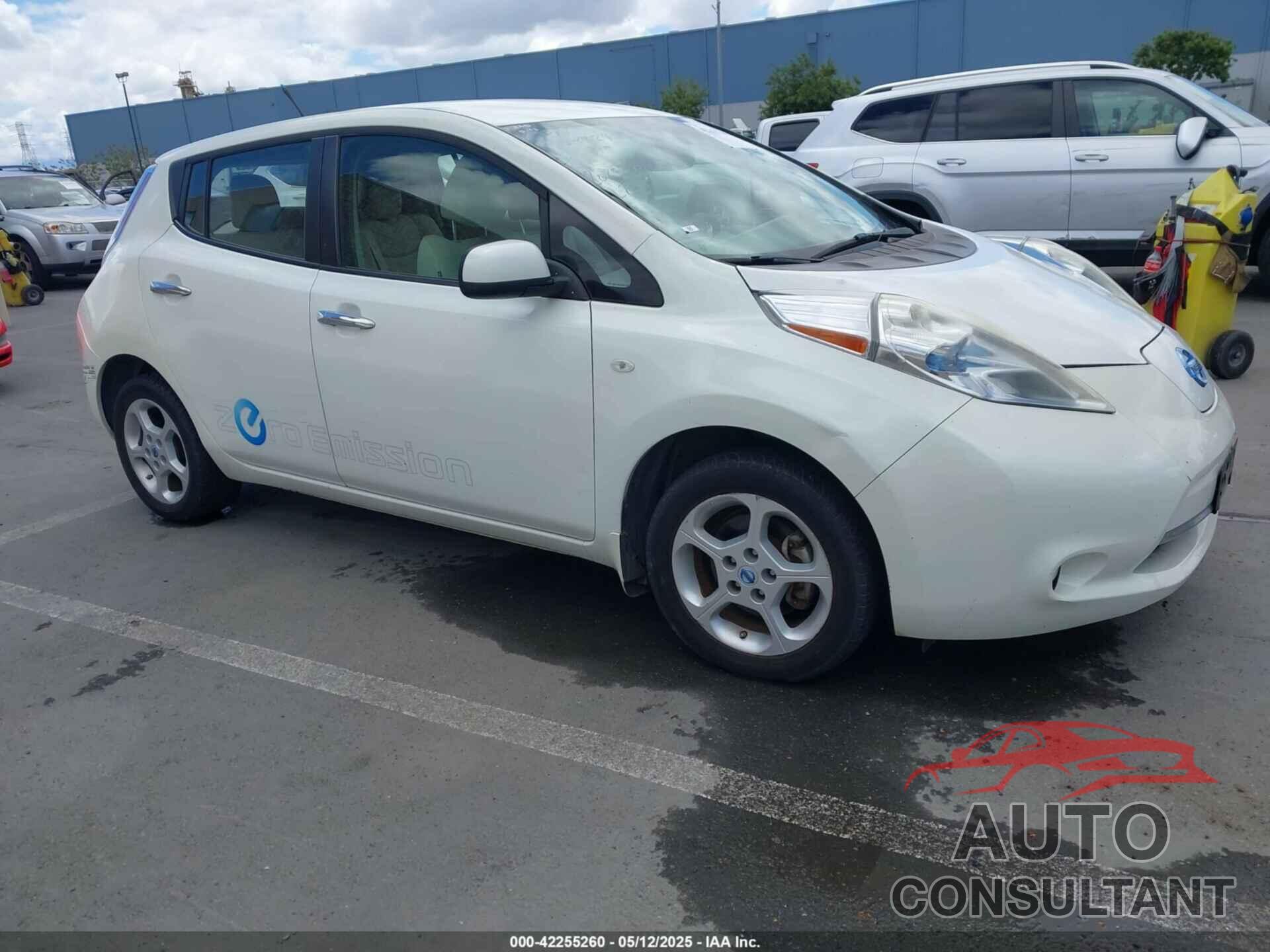NISSAN LEAF 2011 - JN1AZ0CPXBT009408