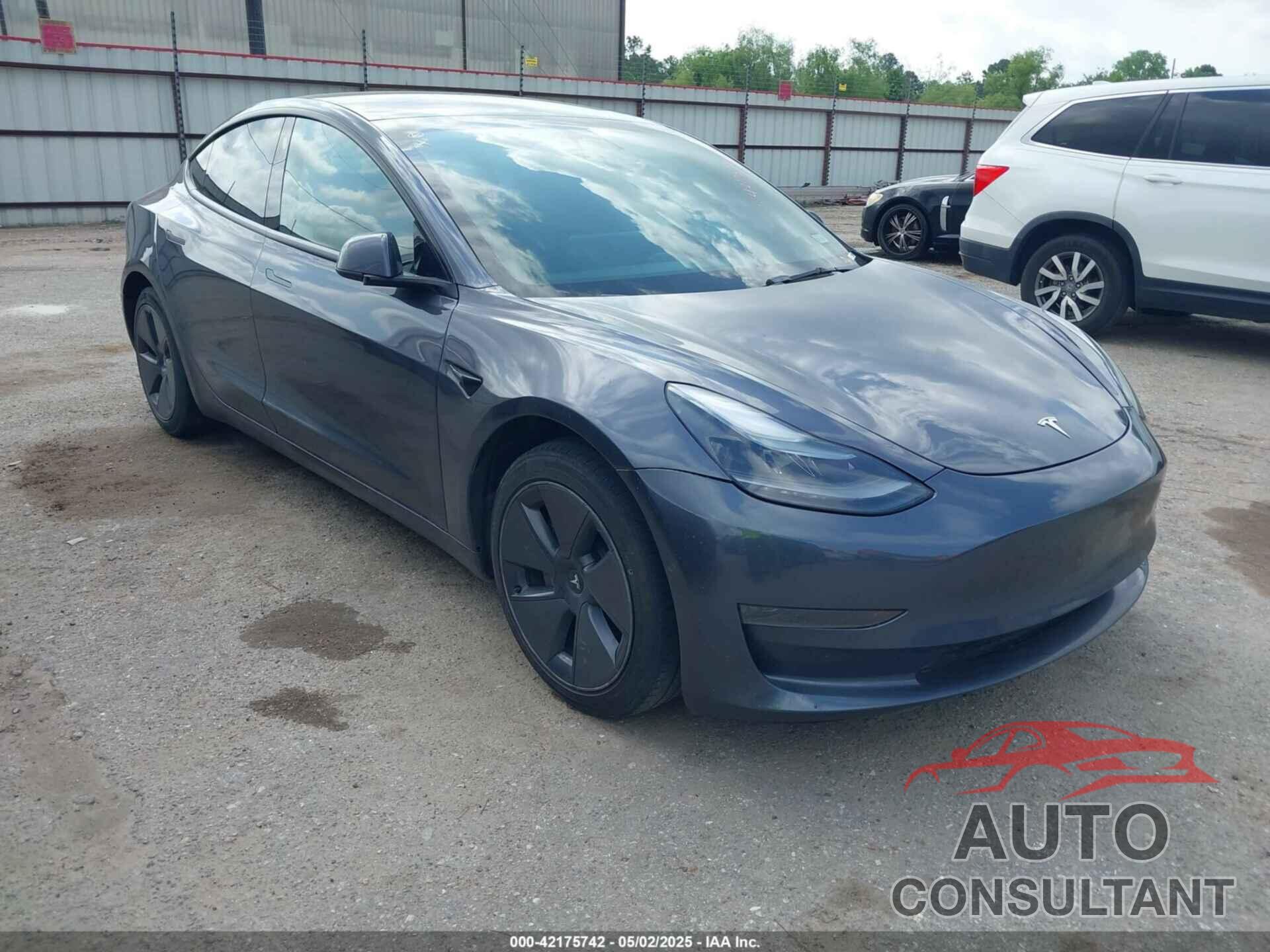 TESLA MODEL 3 2022 - 5YJ3E1EA0NF300801