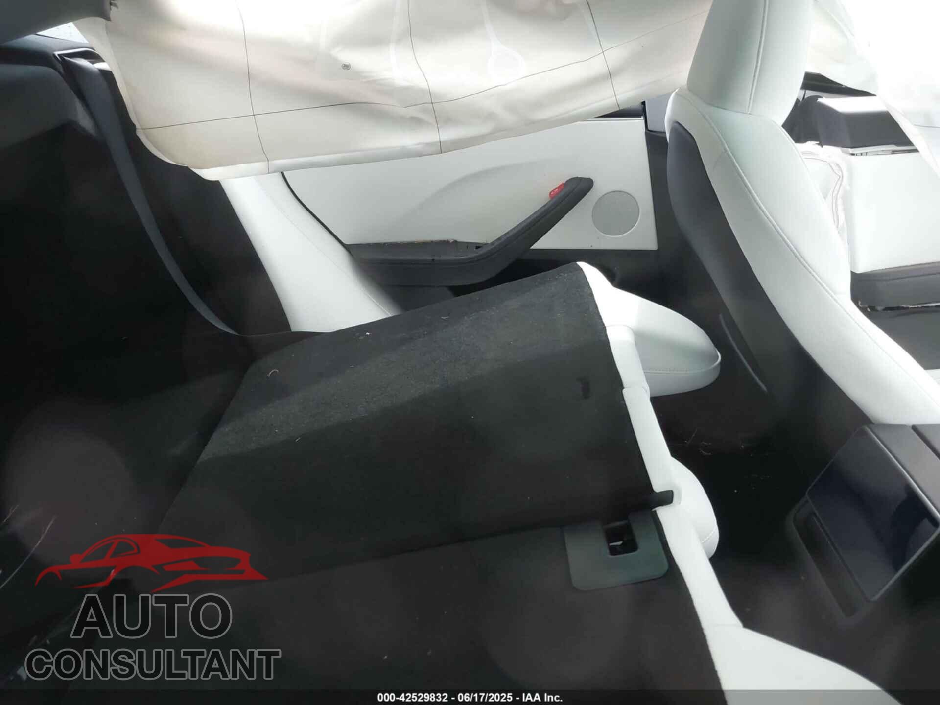 TESLA MODEL 3 2024 - 5YJ3E1EA2RF864570