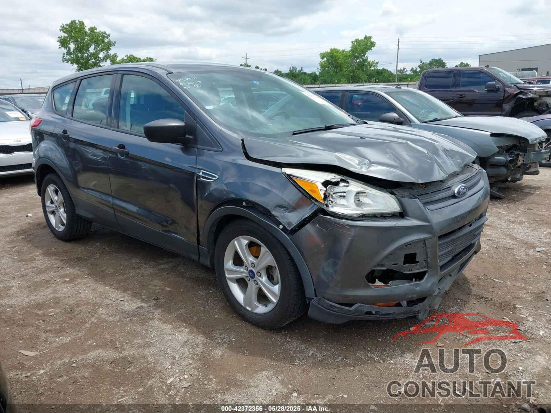 FORD ESCAPE 2016 - 1FMCU0F71GUC27914