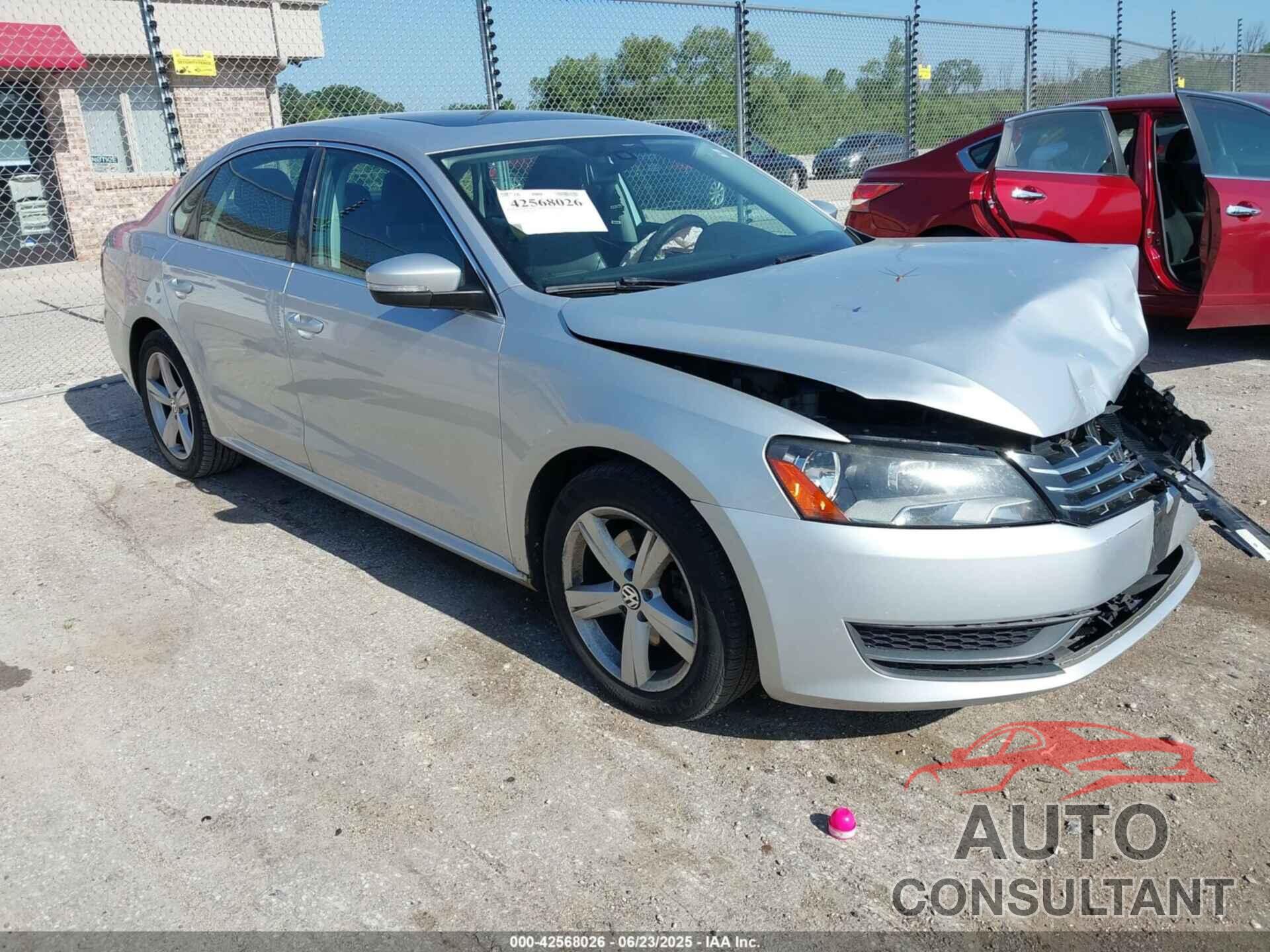 VOLKSWAGEN PASSAT 2013 - 1VWBH7A36DC001528