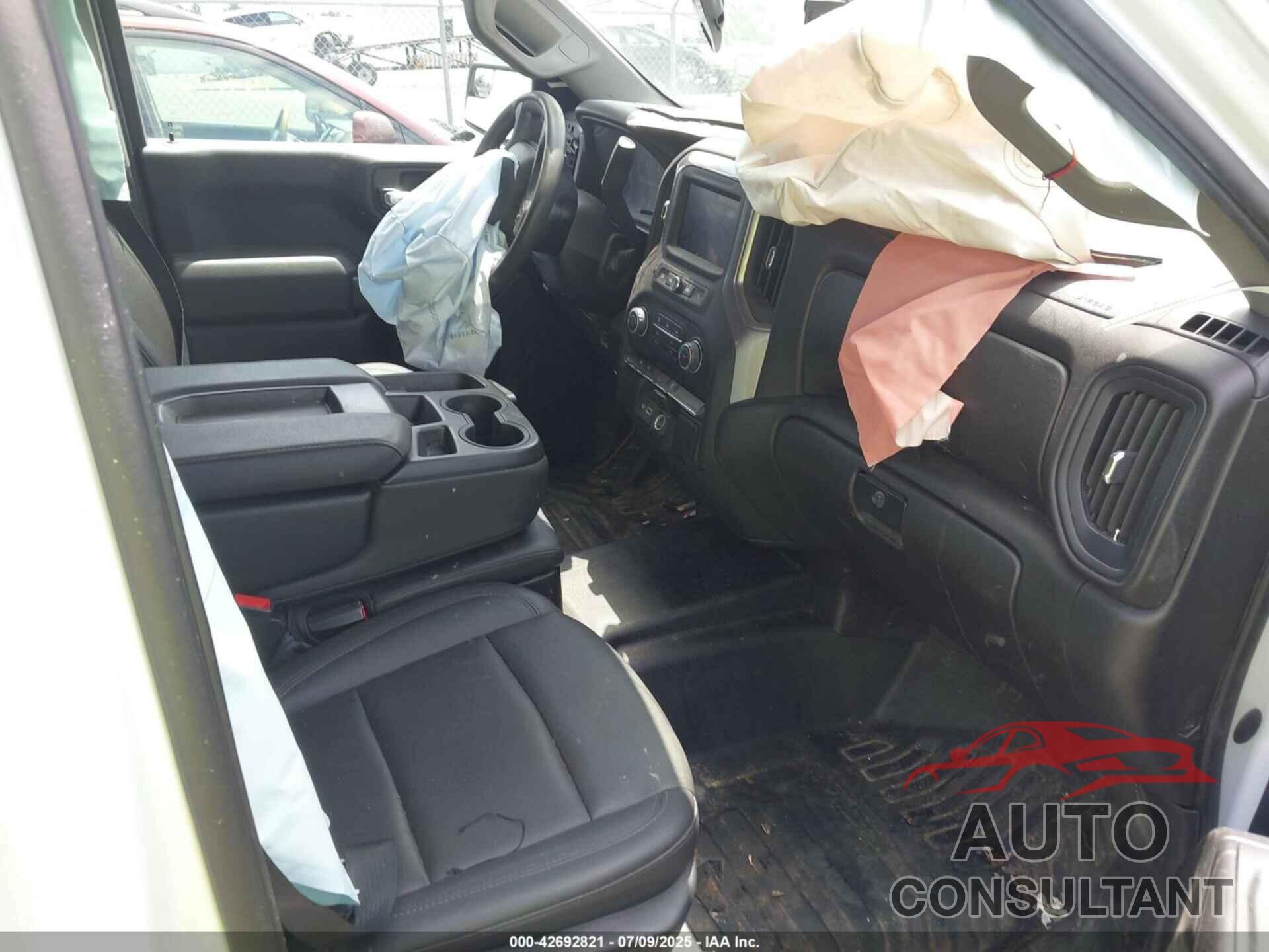 CHEVROLET SILVERADO 1500 2022 - 1GCPDAEK8NZ537981