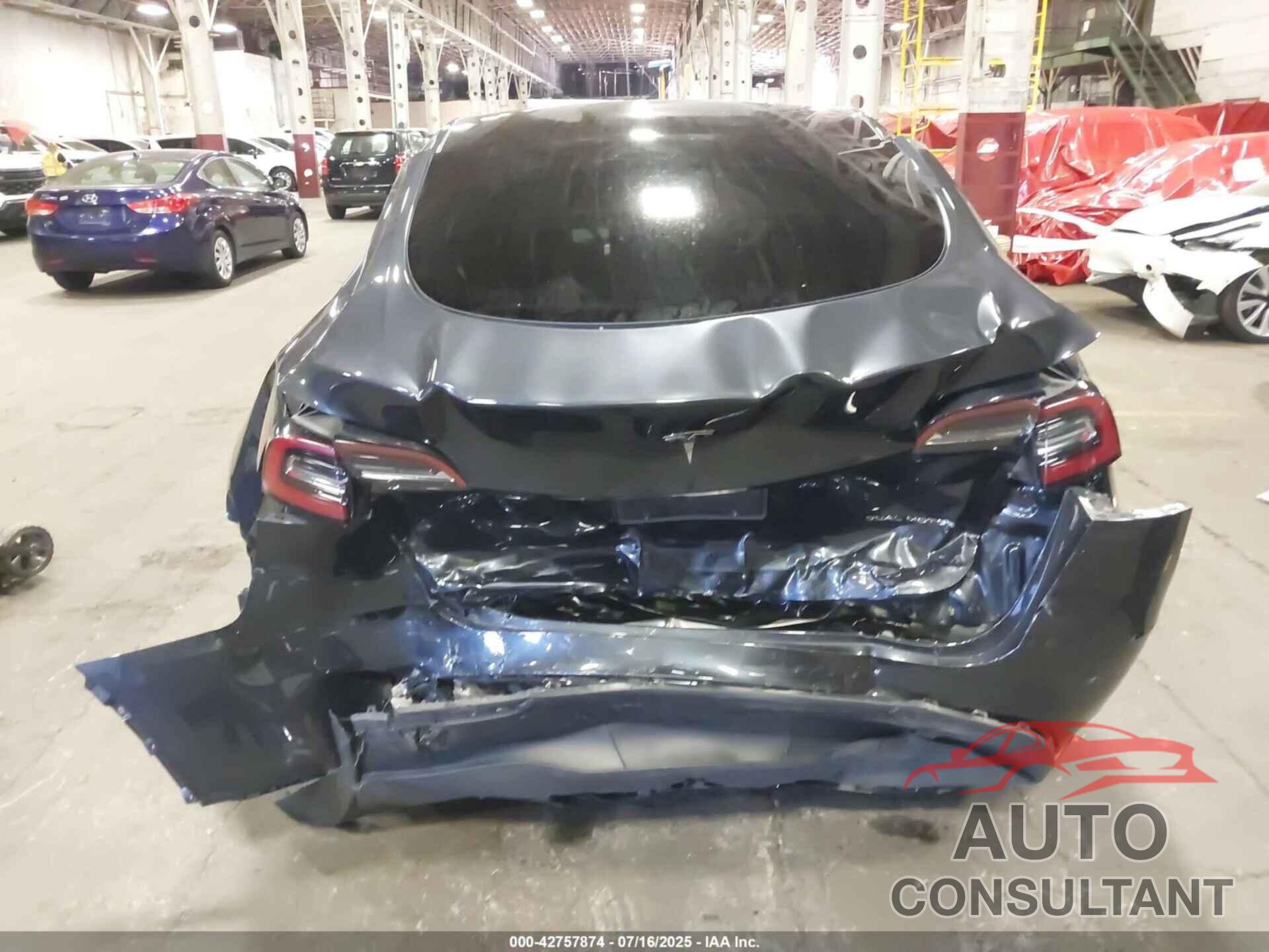 TESLA MODEL Y 2024 - 7SAYGAEE2RF071436