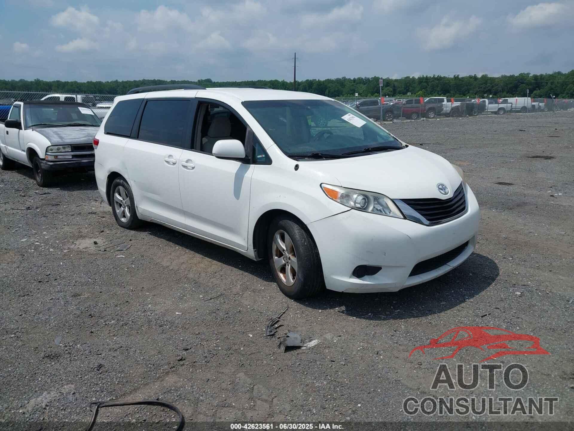 TOYOTA SIENNA 2014 - 5TDKK3DC9ES496428
