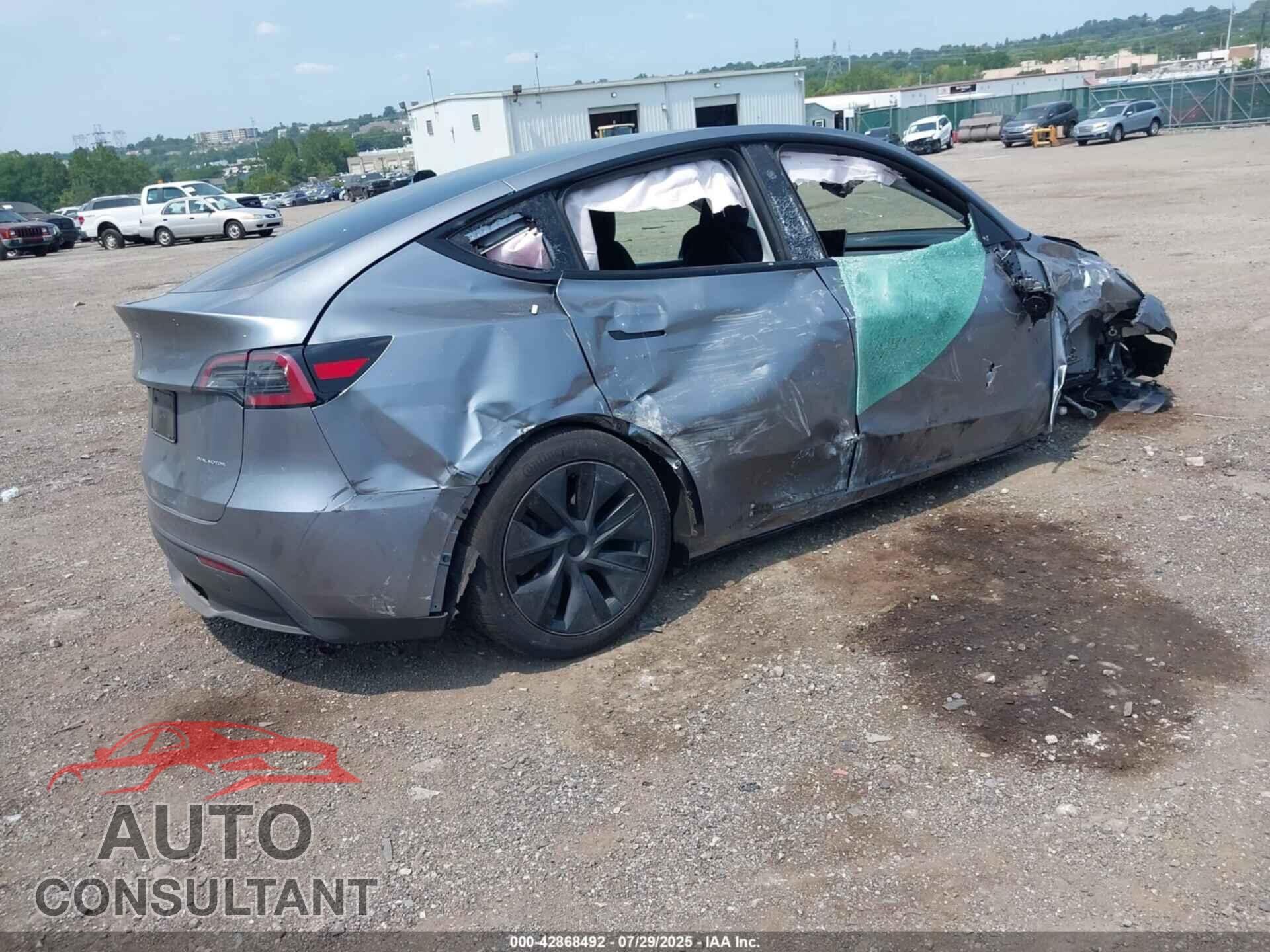 TESLA MODEL Y 2025 - 7SAYGDEEXSF291365