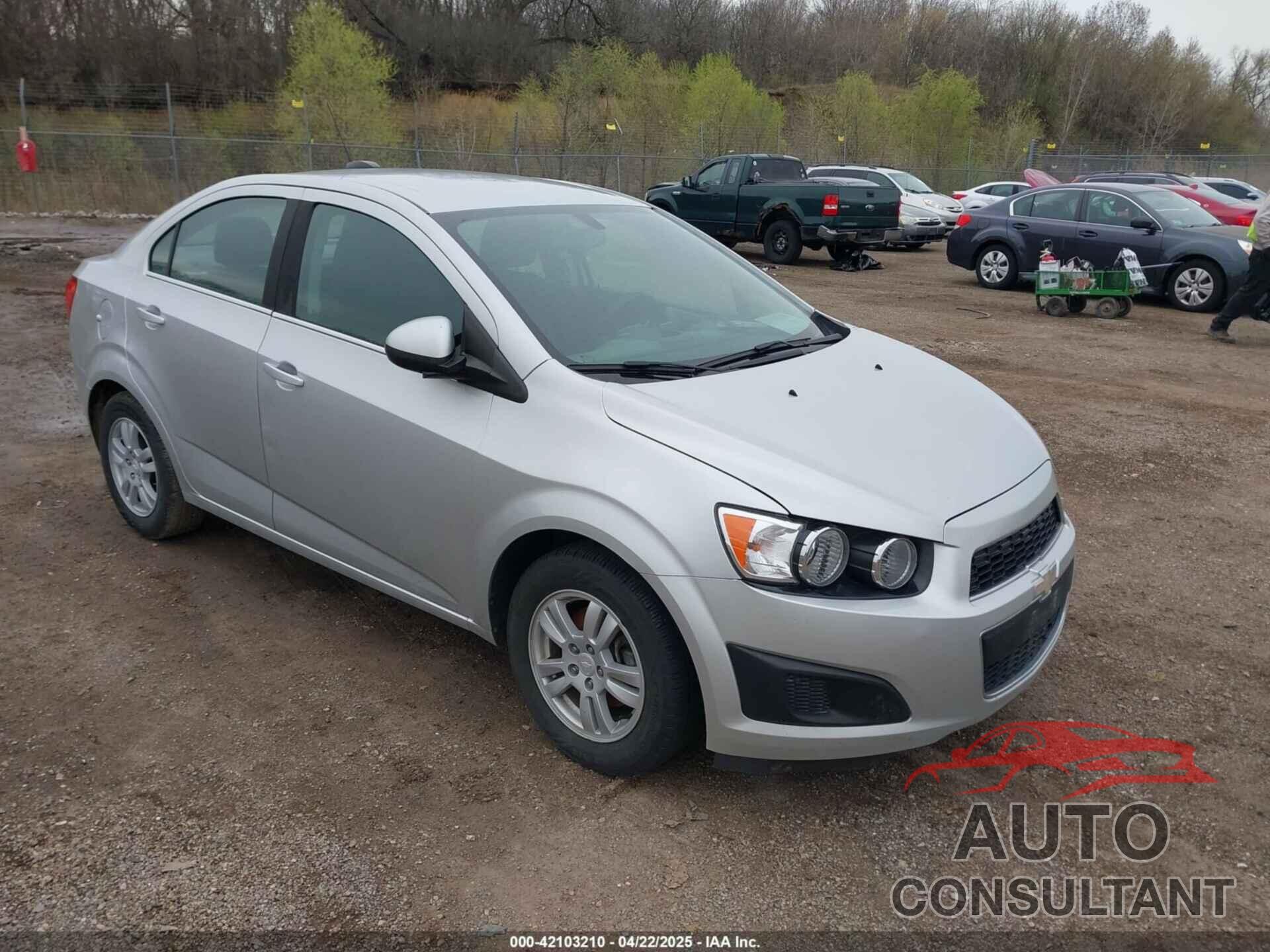 CHEVROLET SONIC 2015 - 1G1JC5SH9F4137413