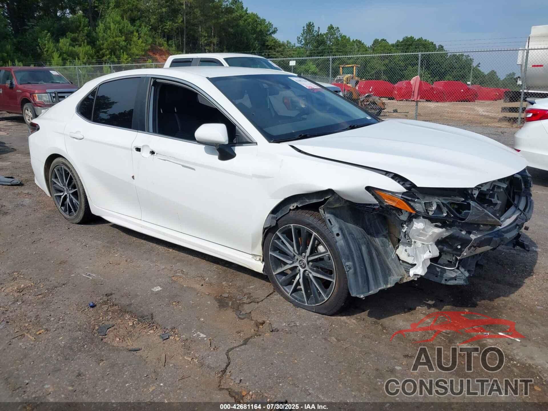TOYOTA CAMRY 2021 - 4T1G11AK2MU440345