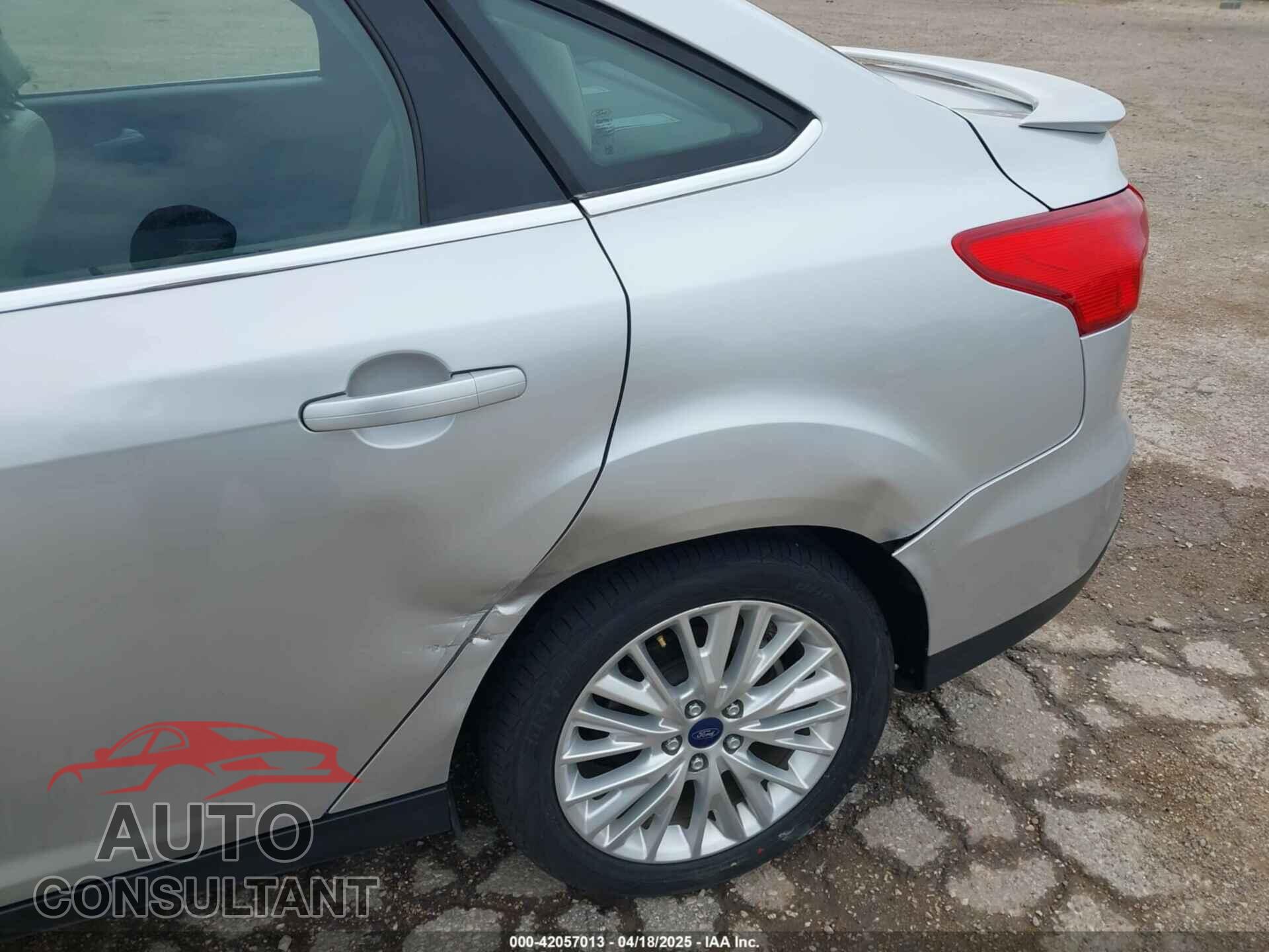 FORD FOCUS 2017 - 1FADP3J24HL229702